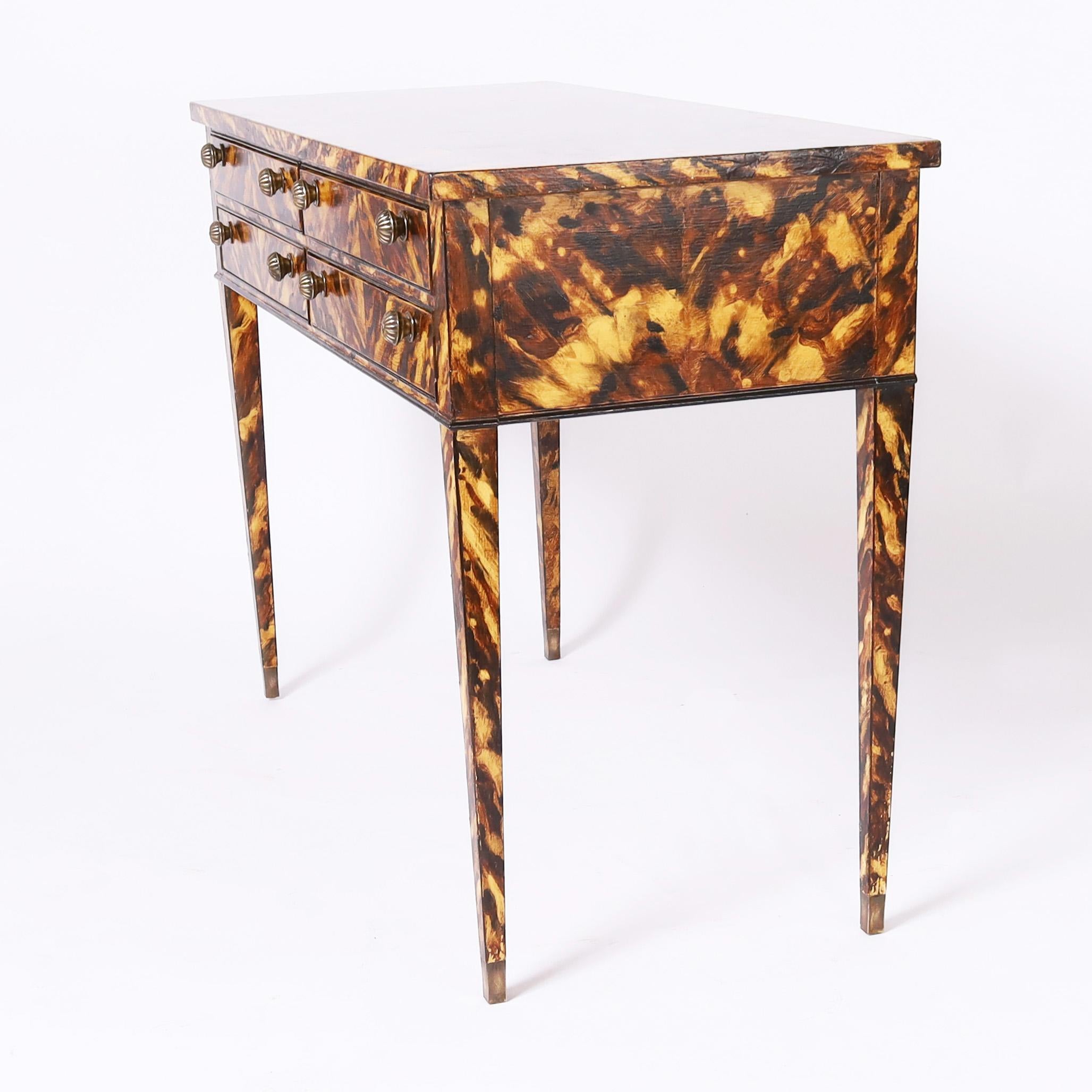 Mid-Century moderno Tavolino da salotto o consolle in stile georgiano in finta tartaruga di Johnson Furniture in vendita