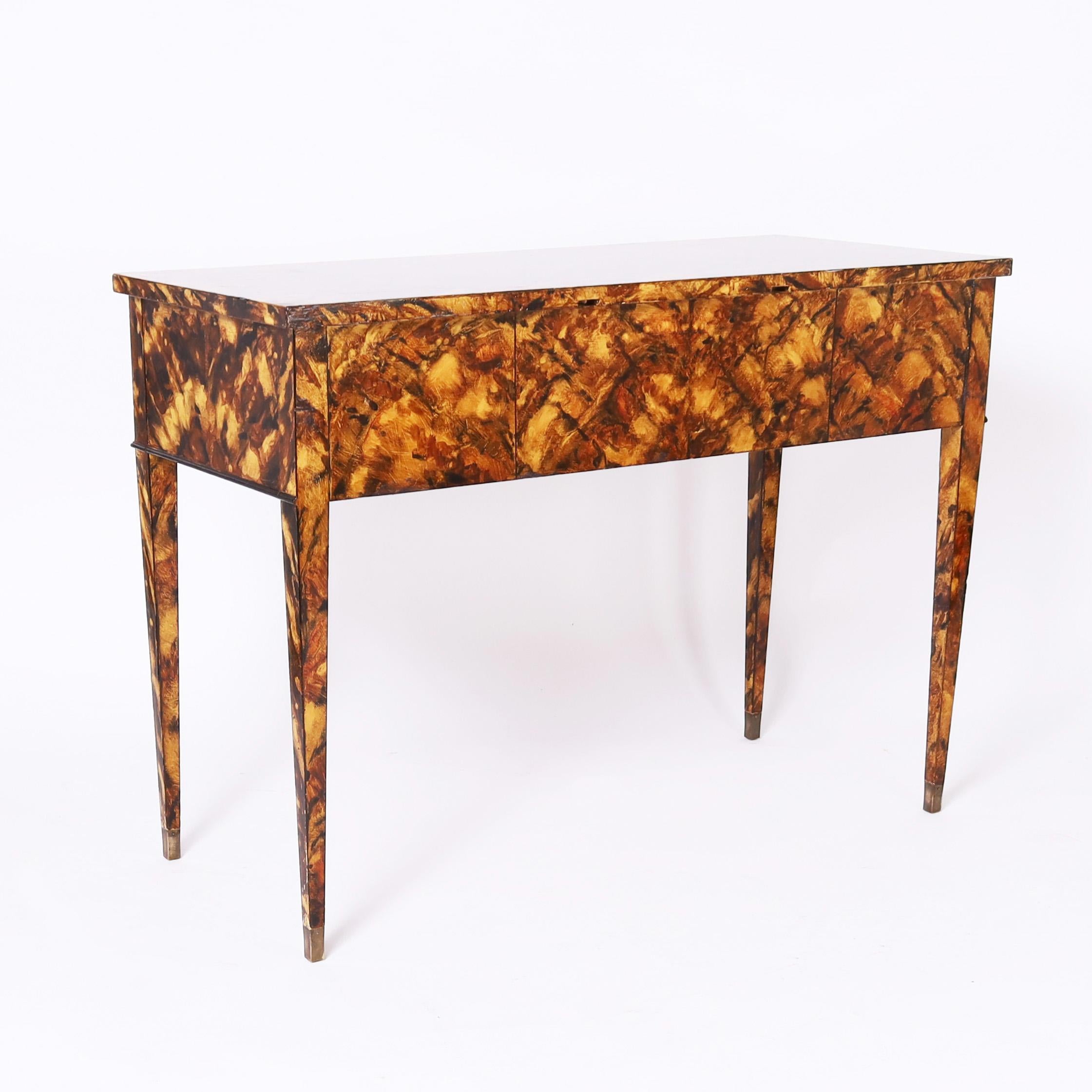 Americano Tavolino da salotto o consolle in stile georgiano in finta tartaruga di Johnson Furniture in vendita
