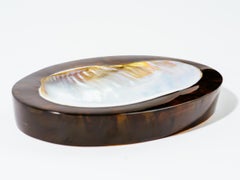 Serviertablett aus Schildkrötenpanzer und Südseeperle aus Kunstharz