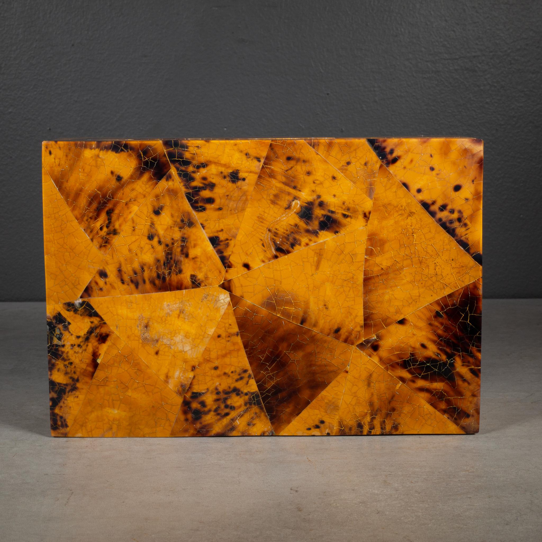 ABOUT

A faux tortoise shell decorative trinket or jewerly box lined with velvet.  

Acquired from the John Traina estate. Mr. Traina was a San Francisco philanthropist, vintner and world-renowned Fabergé collector. 

    CREATOR Possibly Gump's San
