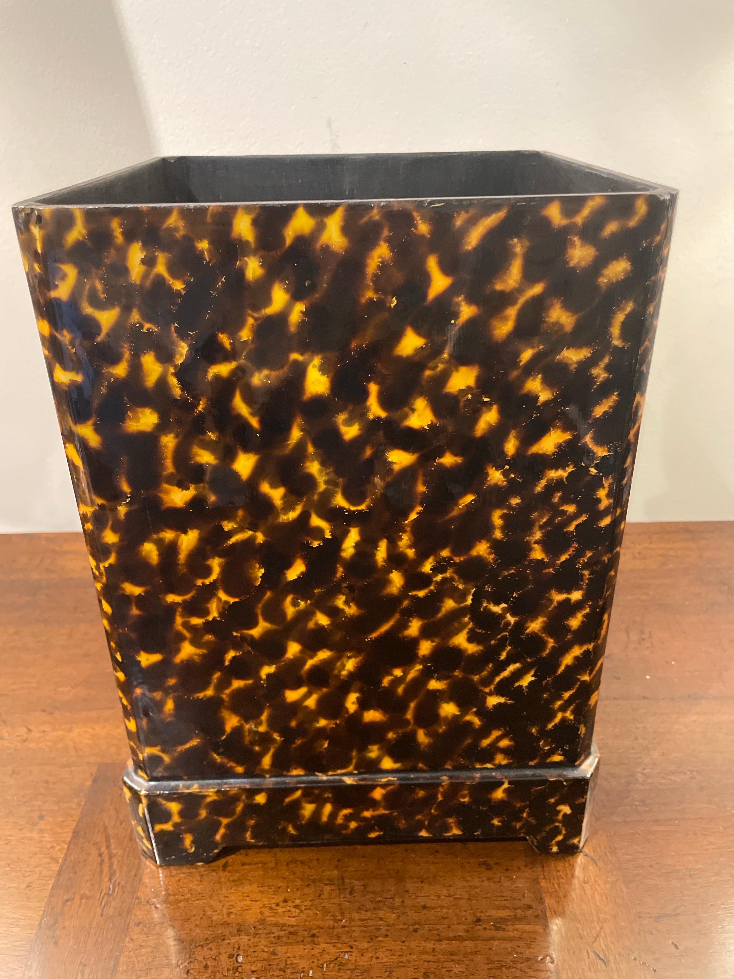 Vintage faux tortoise waste basket and matching tissue box. Very good condition.
