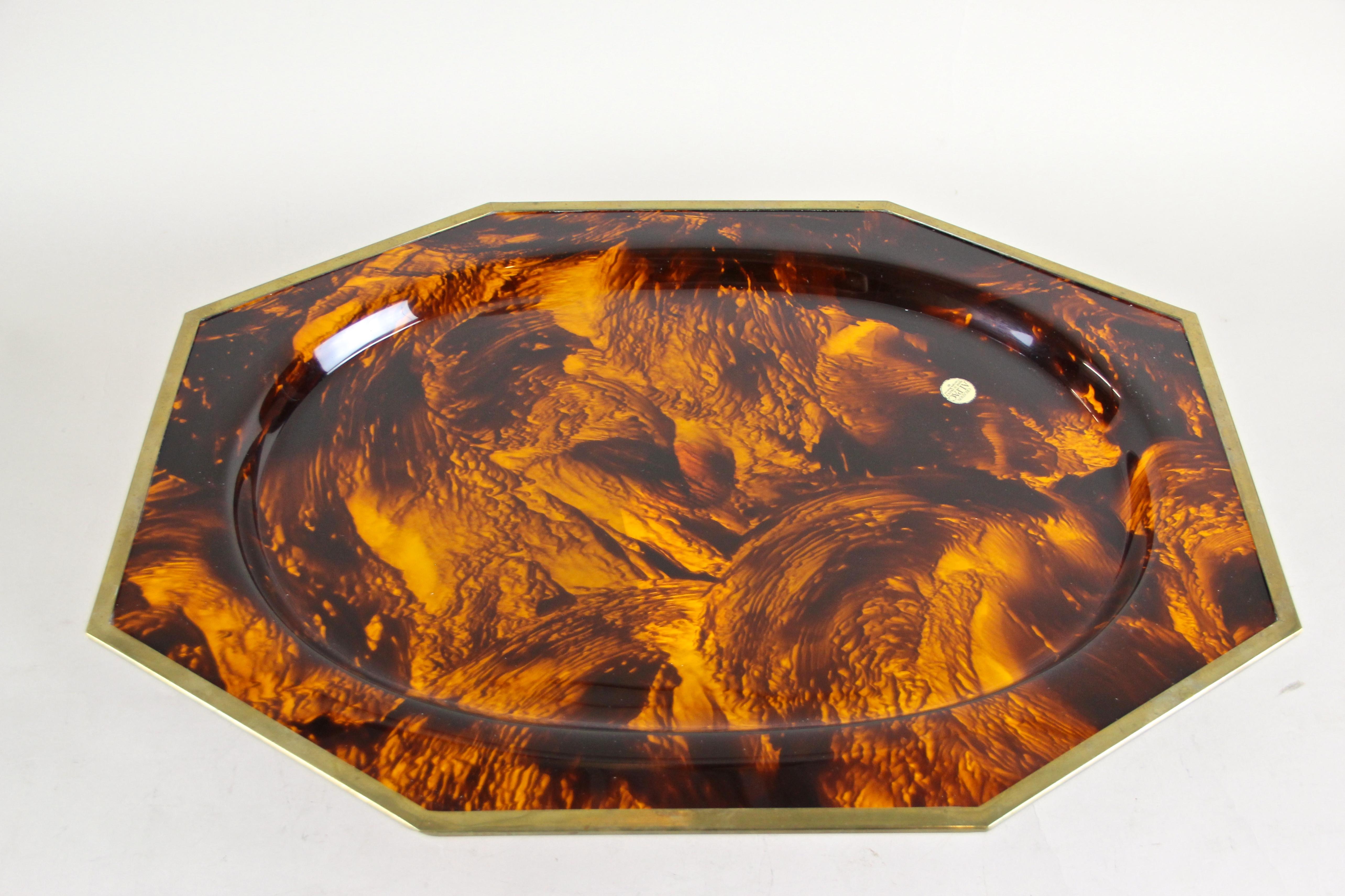 Extraordinary faux tortoiseshell plexiglass plate with brass edges by Creation ALPAC, made in France, circa 1980. This unique plate was beautifully processed to give it the look of a tortoiseshell with a fantastic amber coloration. Octagonal shaped