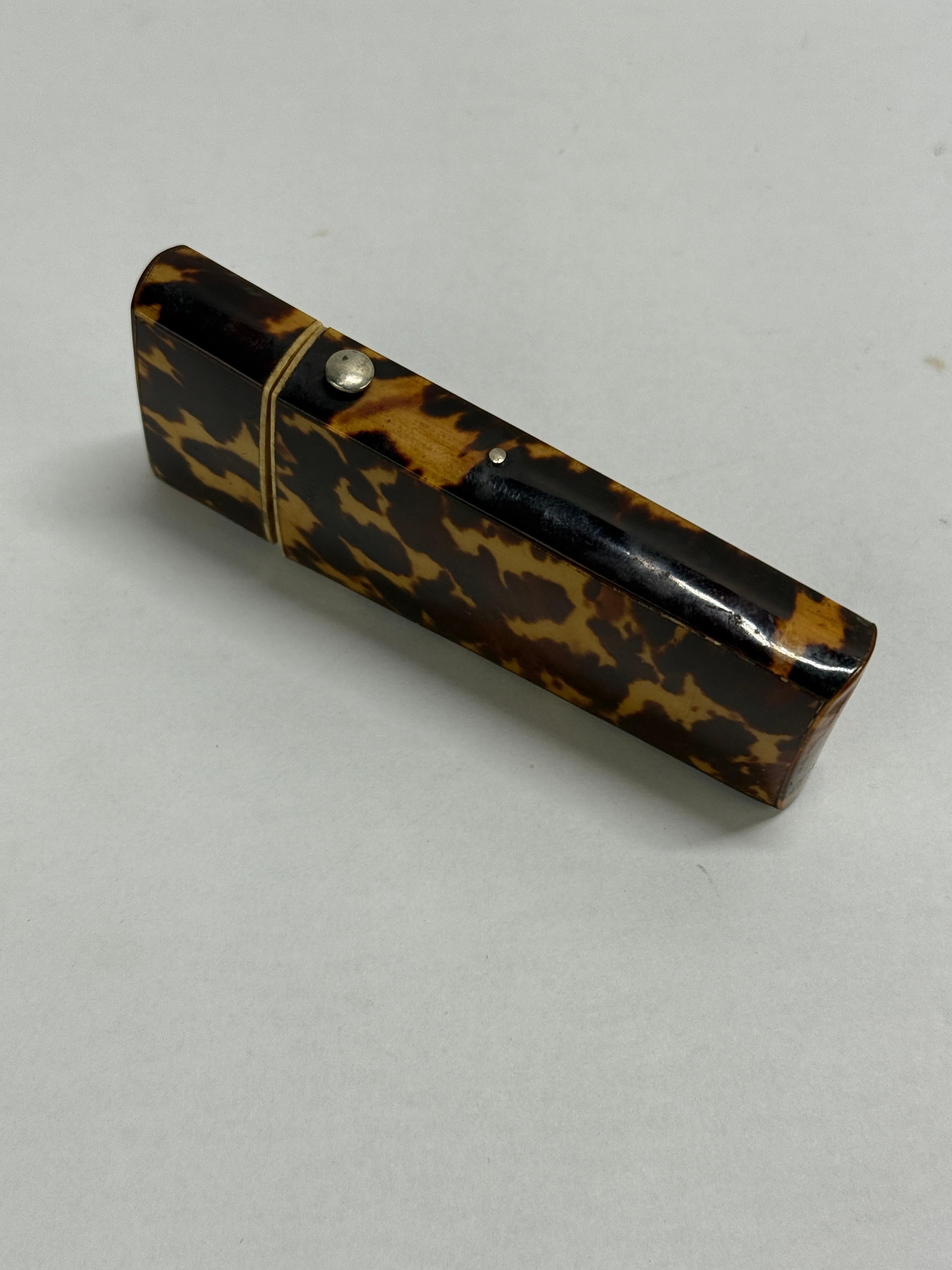 Etui aus Schildpattfurnier für Wachs- und Siegelstifte, englisch, um 1830-1860 (Englisch) im Angebot