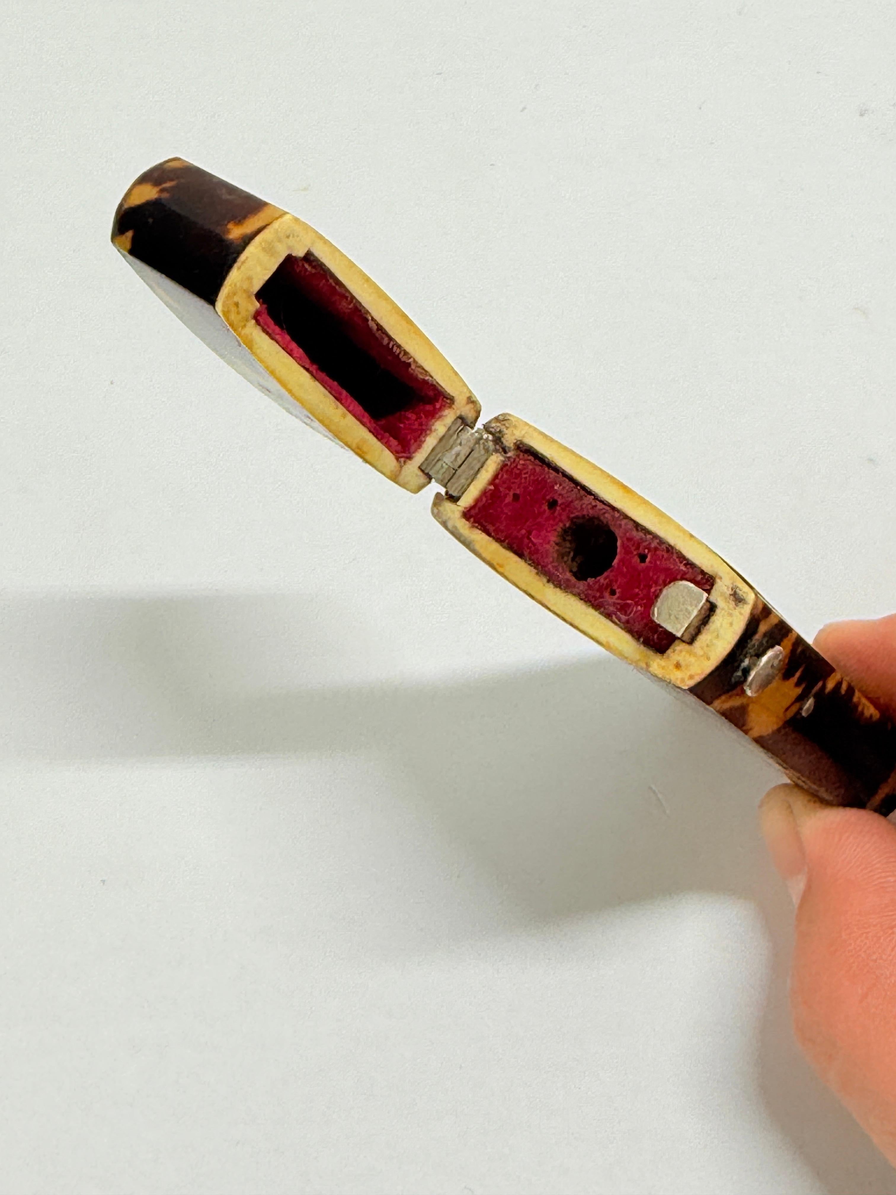 Etui aus Schildpattfurnier für Wachs- und Siegelstifte, englisch, um 1830-1860 (Muschel) im Angebot