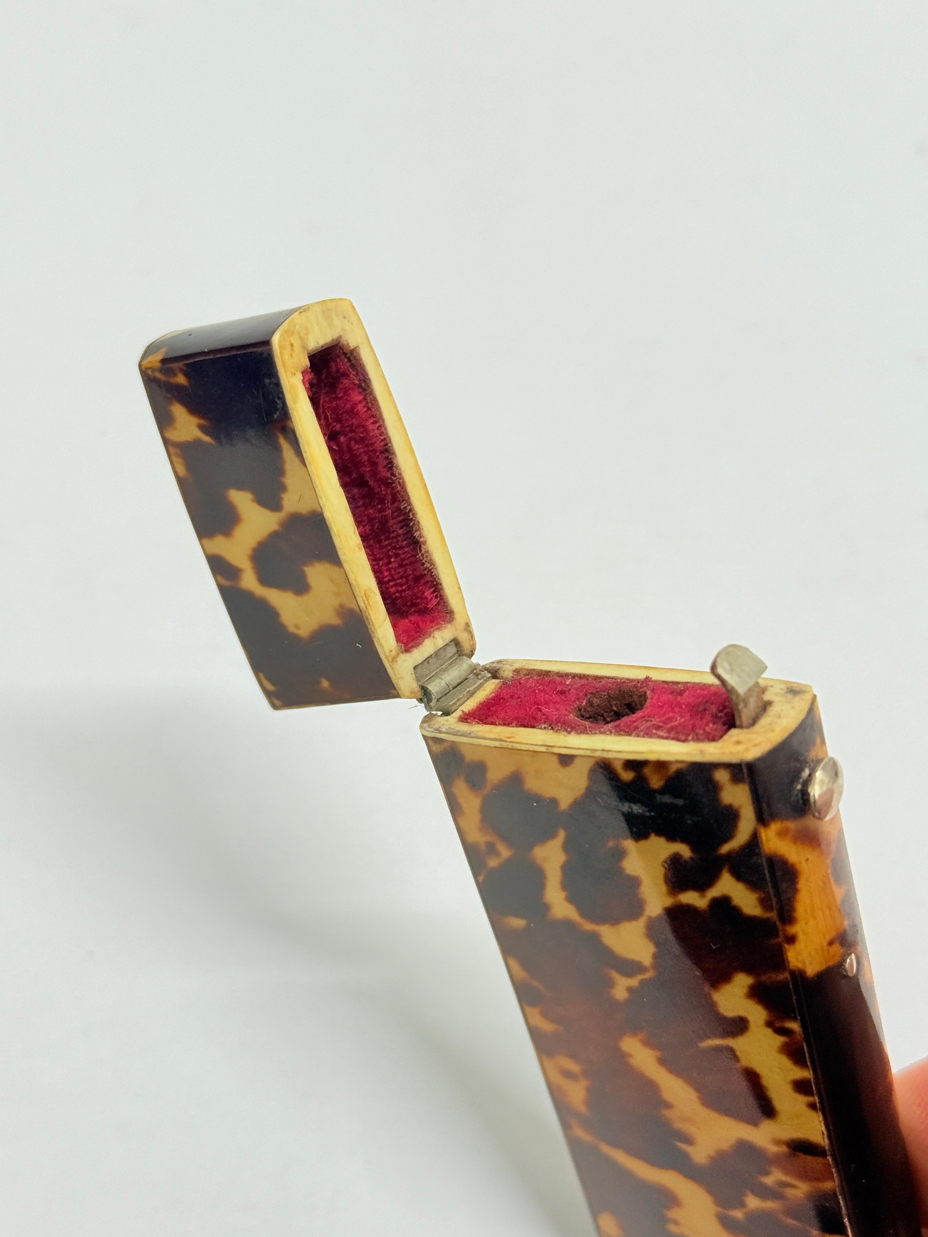 Etui aus Schildpattfurnier für Wachs- und Siegelstifte, englisch, um 1830-1860 im Angebot 2