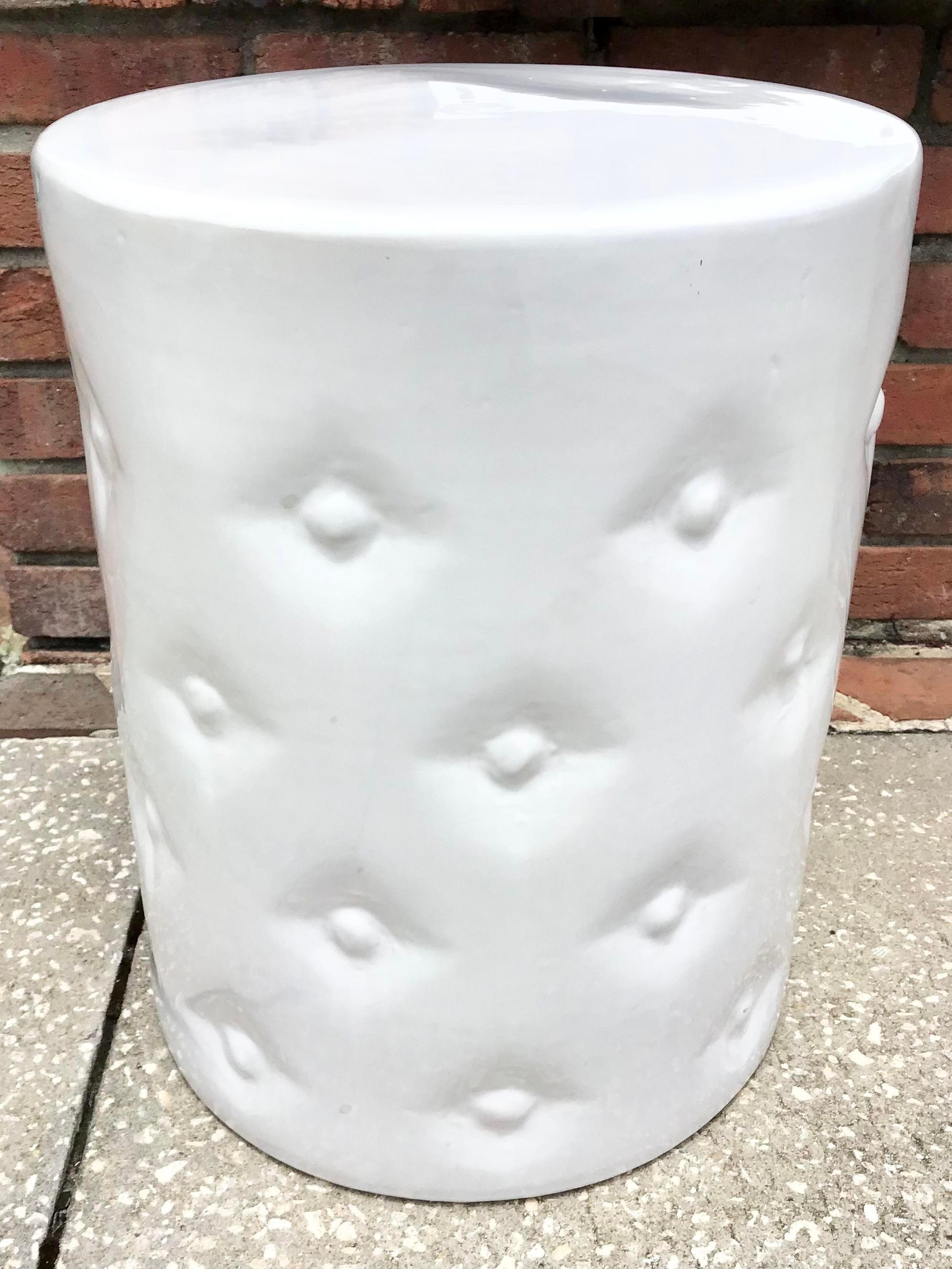 Late 20th Century Faux Tufted Cushion Ceramic Blanc Garden Seat For Sale