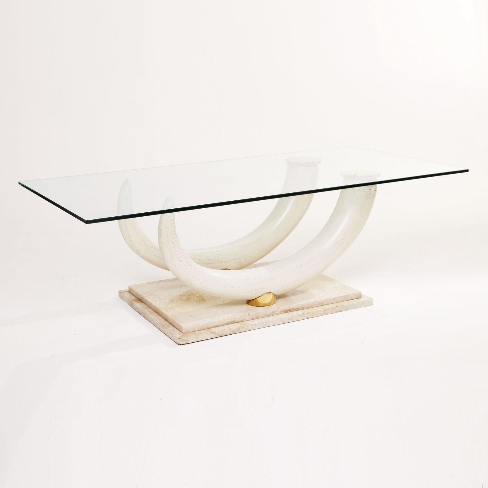 Faux Tusk Couchtisch im Stil von Maison Jansen (Hollywood Regency) im Angebot
