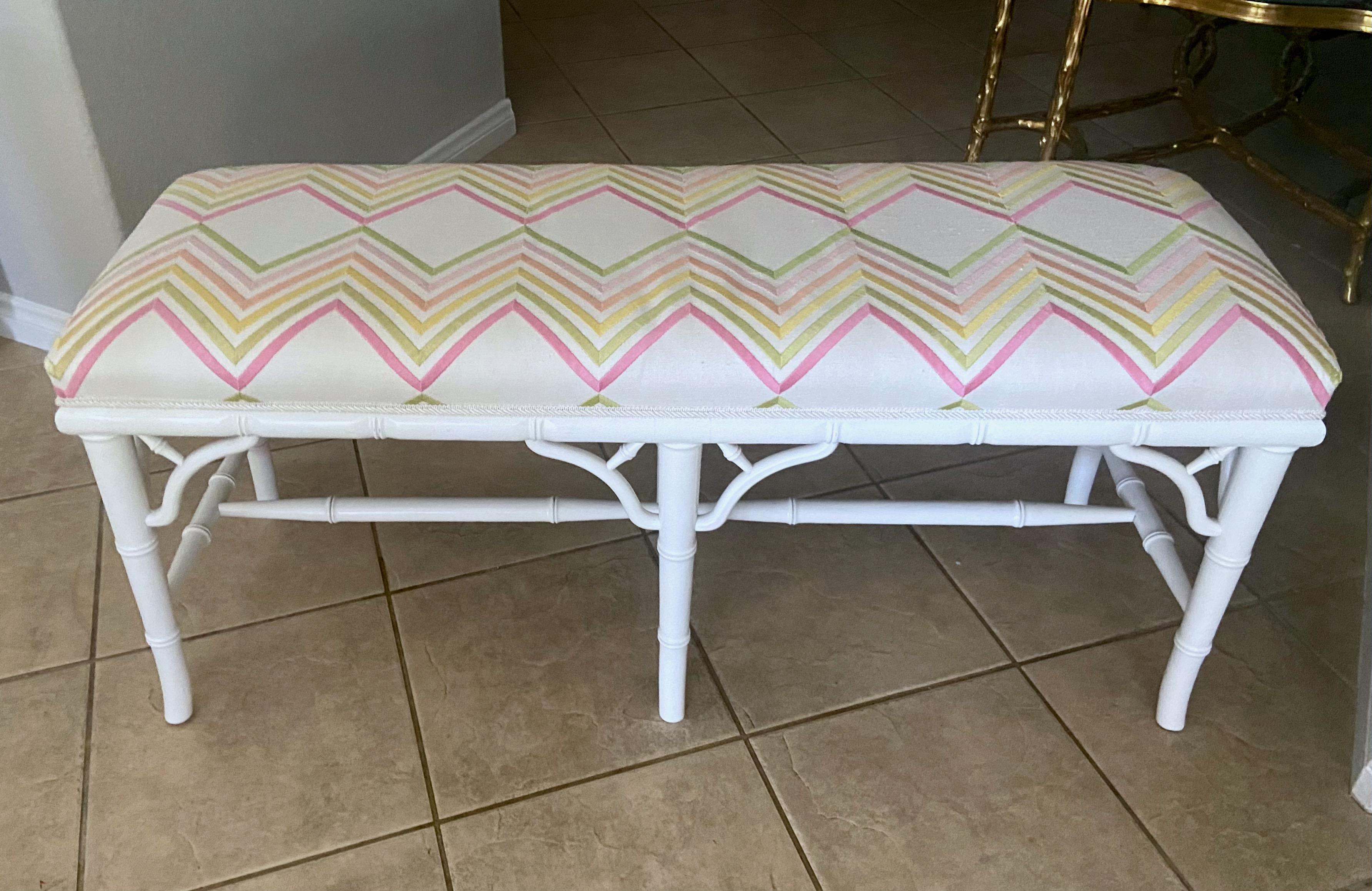 Faux Wood Bamboo White Upholstered Bench In Good Condition For Sale In Palm Springs, CA