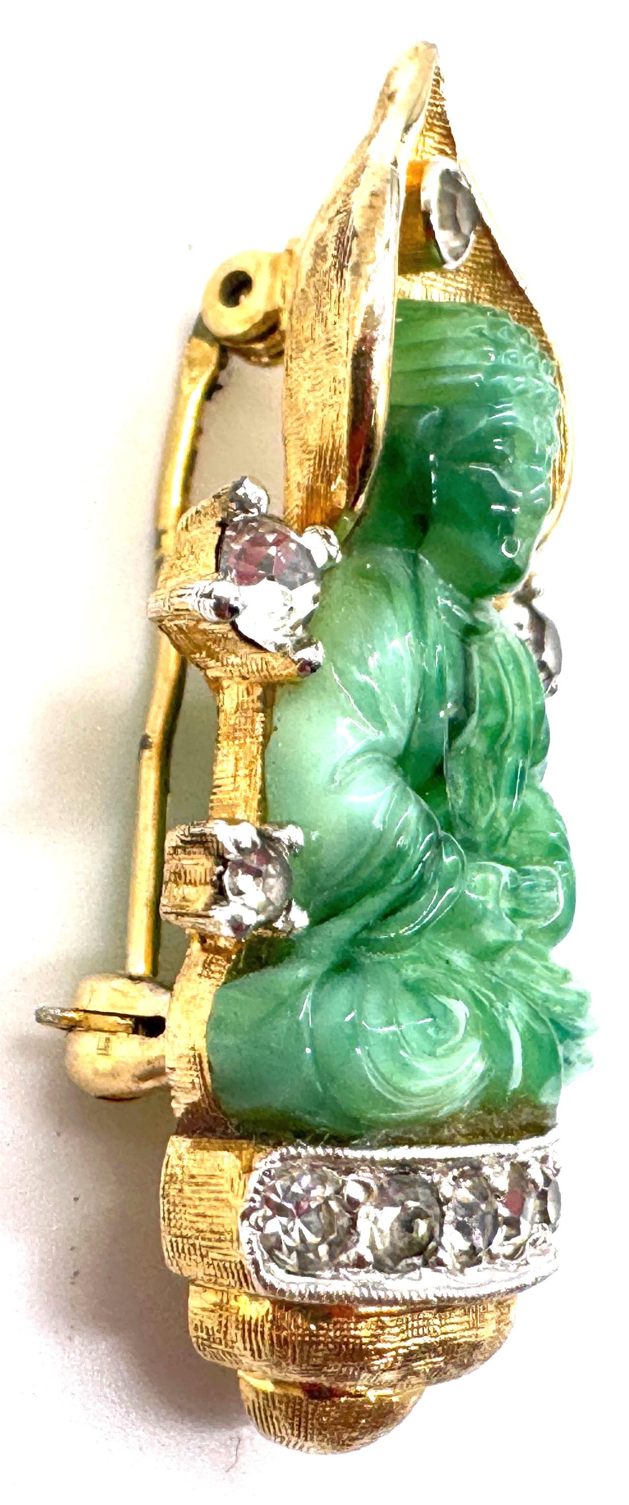 XX secolo Spilla Buddha di finta giada con strass, stile gioielli da viaggio di Cartier, anni '50 in vendita