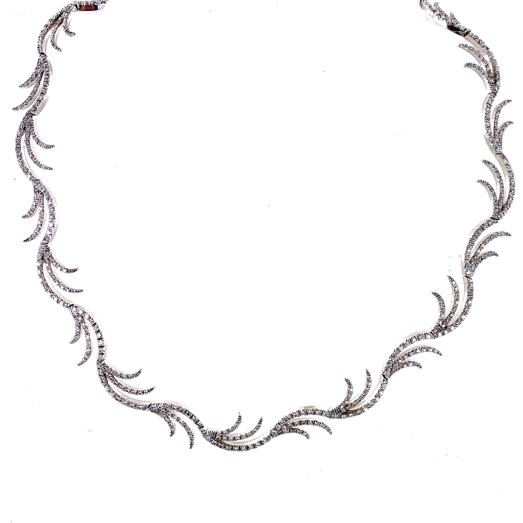 Favero Diamond 18 Karat White Gold Collar Necklace In Excellent Condition In Boca Raton, FL