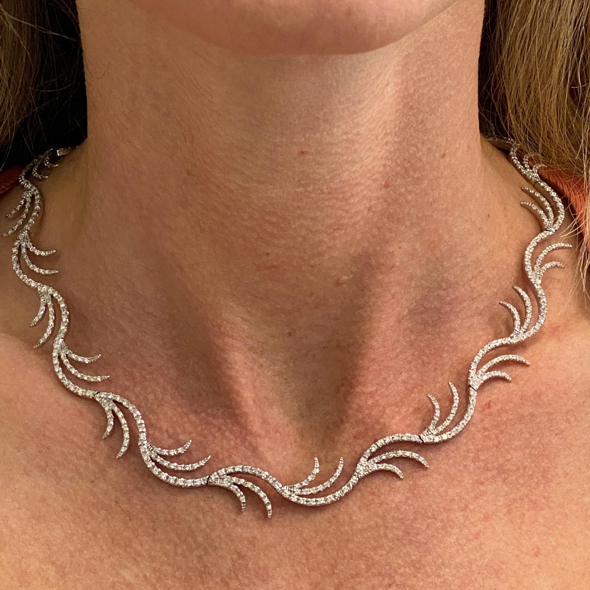 Elegant diamond necklace by Italian designer Favero. The collar necklace features 4.00 CTW of round brilliant cut diamonds set in rounded swirled gold links. The high quality diamonds are graded G-H color and VS clarity. The necklace measures 15.5