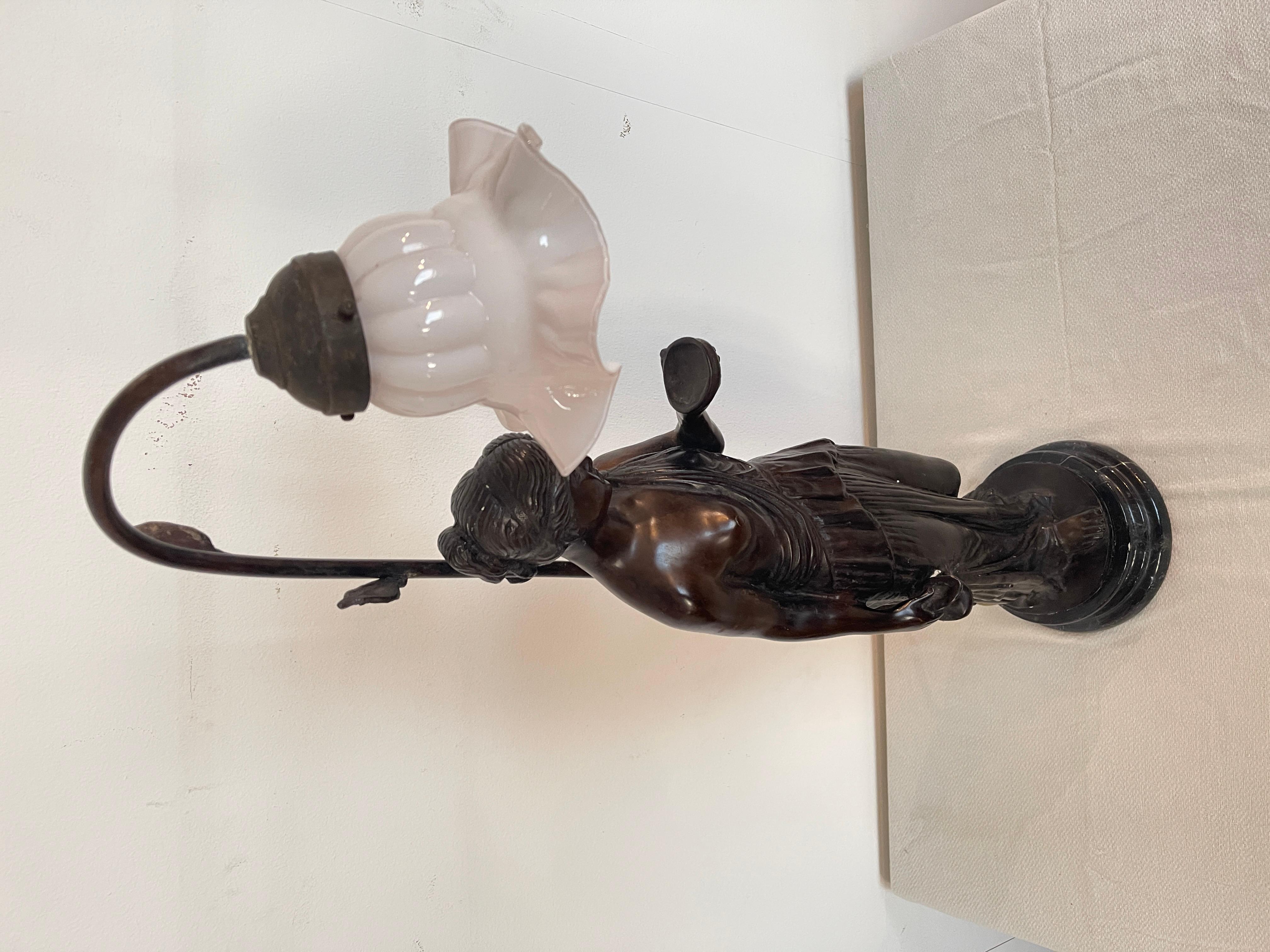 Favolosa lampada antica in stile Art Déco con figura di donna XIX secolo in vendita 6