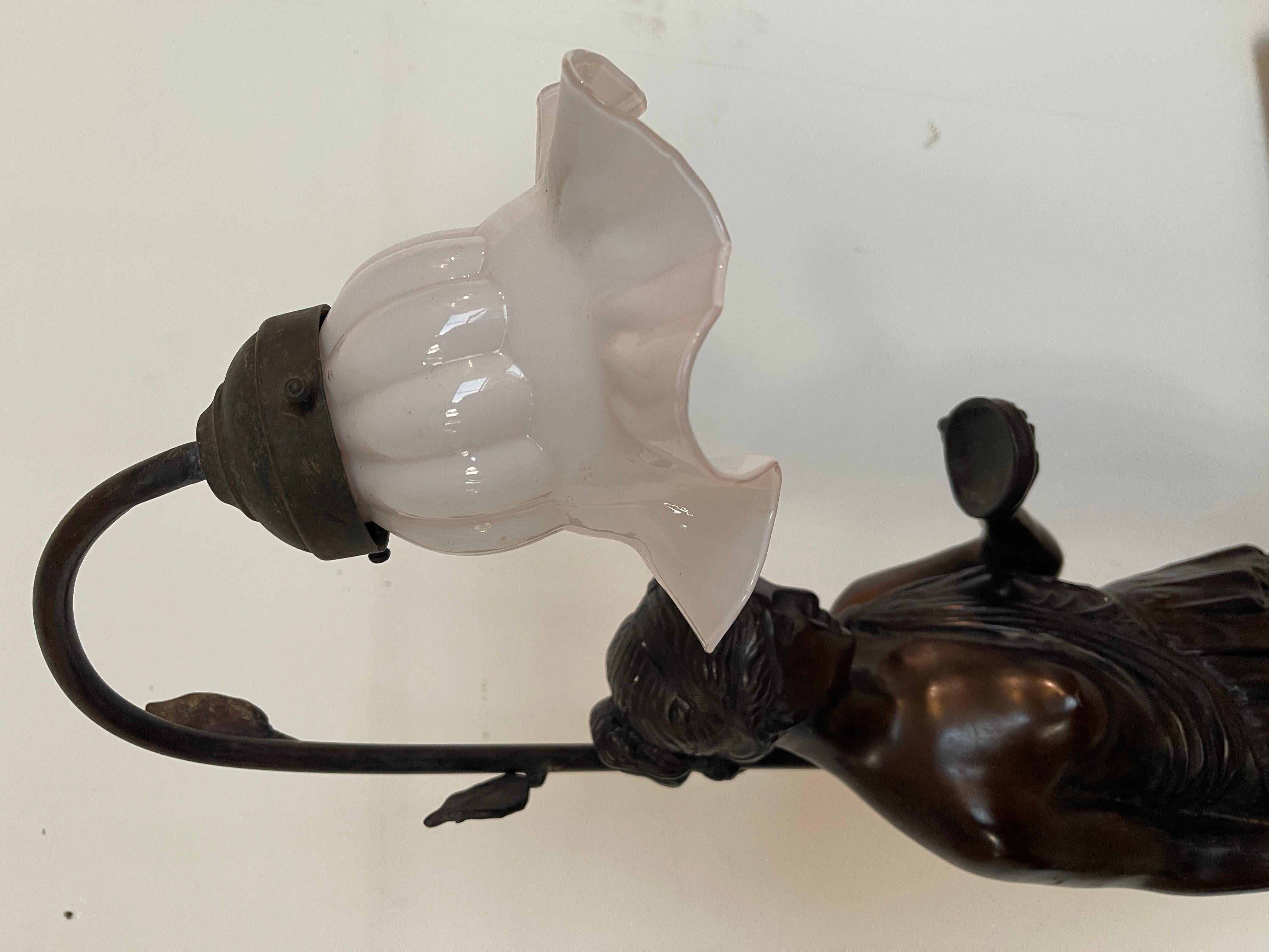 Favolosa lampada antica in stile Art Déco con figura di donna XIX secolo in vendita 8