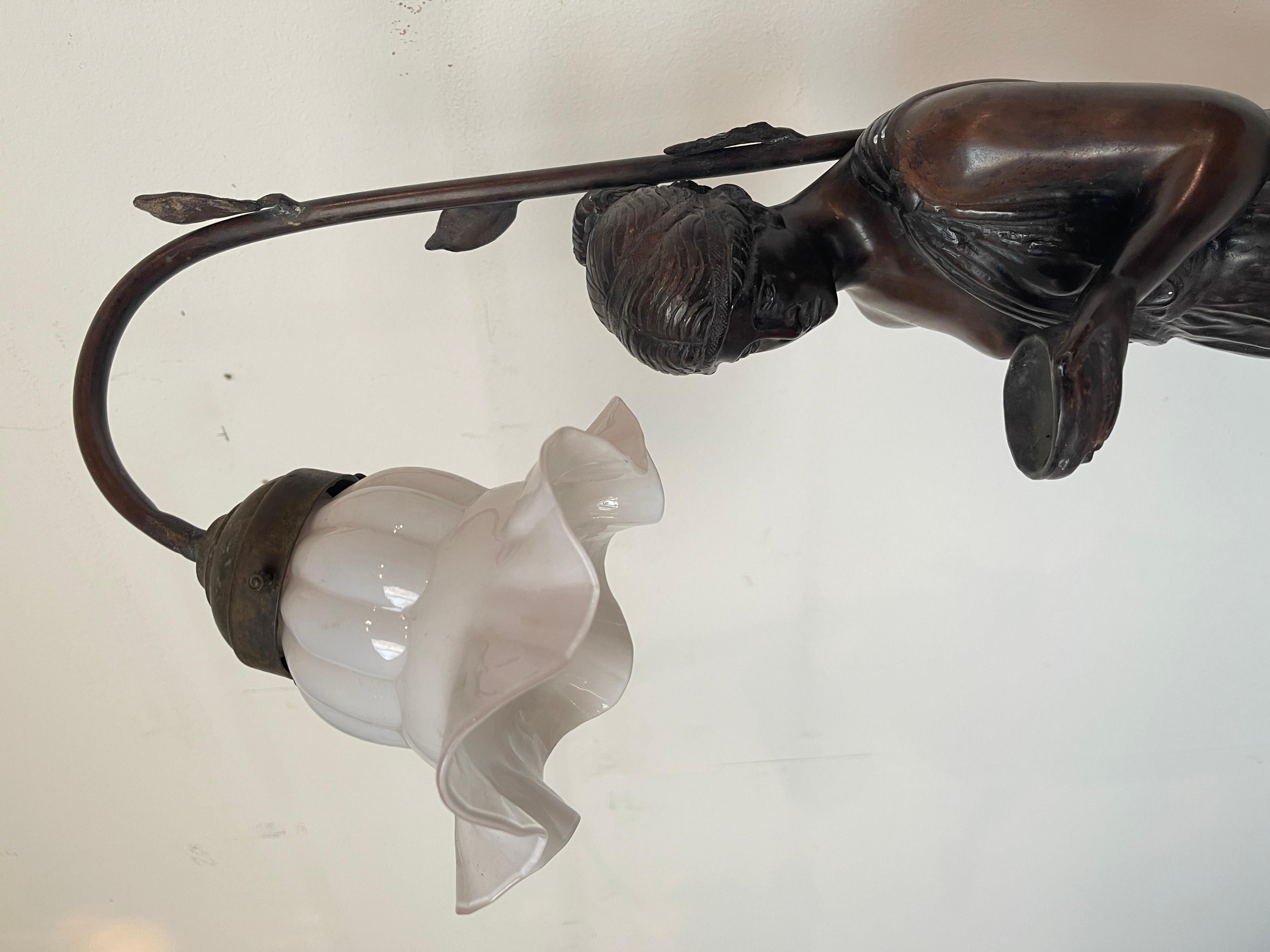 Favolosa lampada antica in stile Art Déco con figura di donna XIX secolo in vendita 1