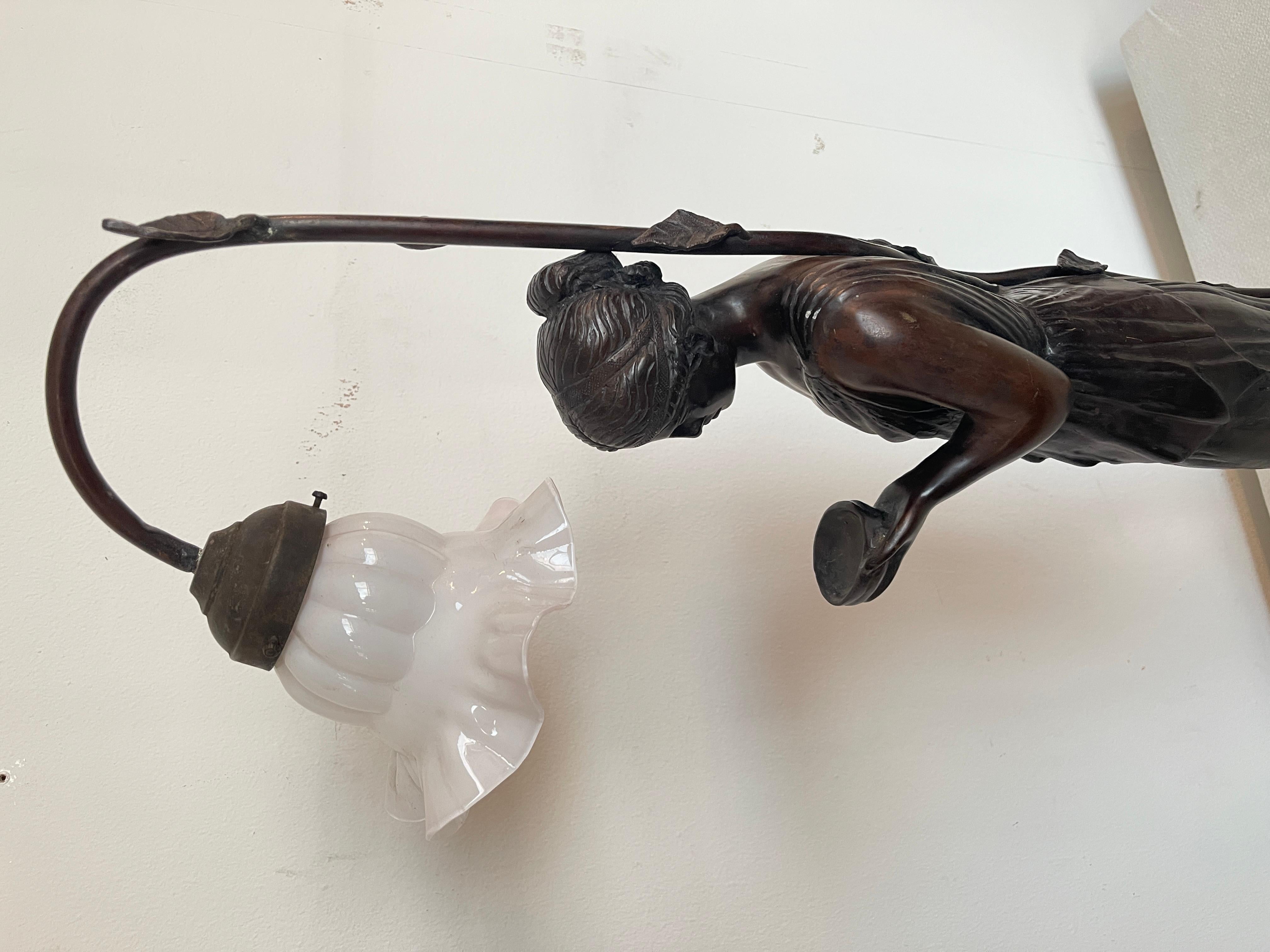 Favolosa lampada antica in stile Art Déco con figura di donna XIX secolo in vendita 3