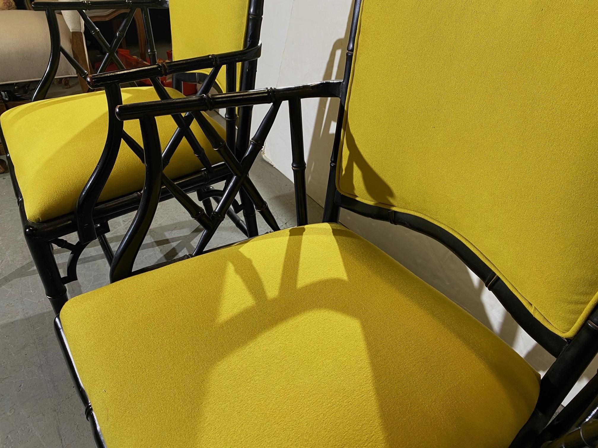 Un par de sillones de fax-bambú. Tapicería nueva