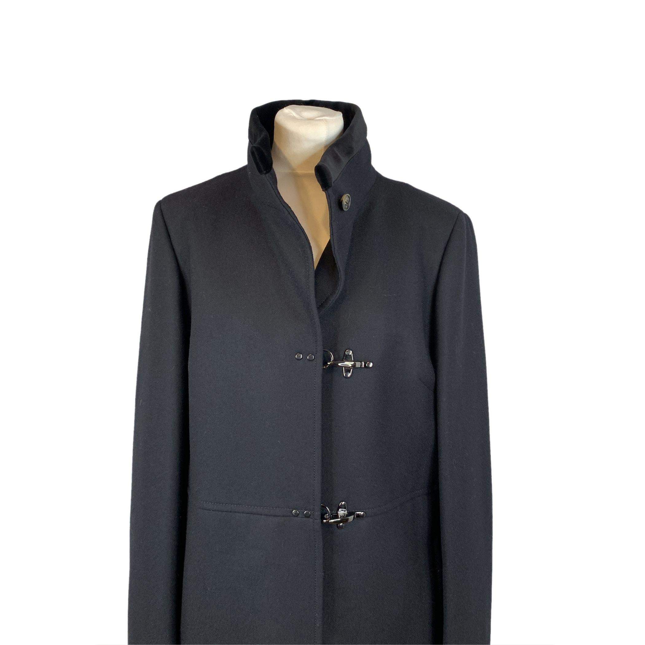 This Fay Black 'Virginia' Coat is the perfect blend of classic Italian craftsmanship and contemporary style. Crafted from a luxurious pure virgin wool fabric, it offers warmth and sophistication for colder months. The coat has a regular fit. The