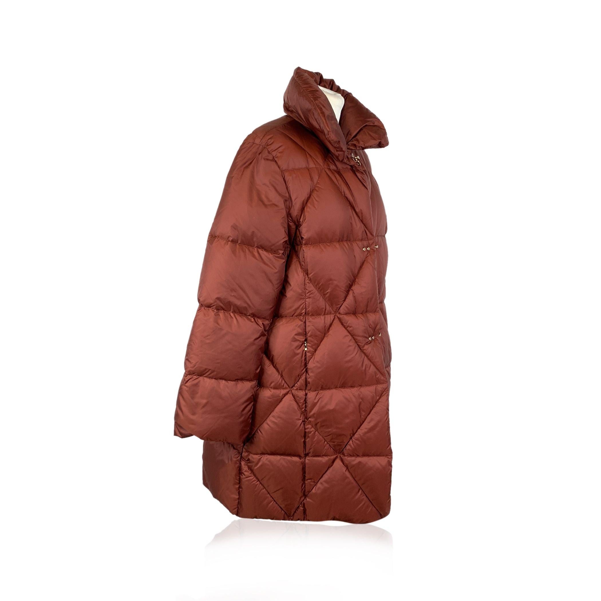 Fay Burgundy Red Nylon Winter Padded Down Coat Size XXXL In Excellent Condition For Sale In Rome, Rome