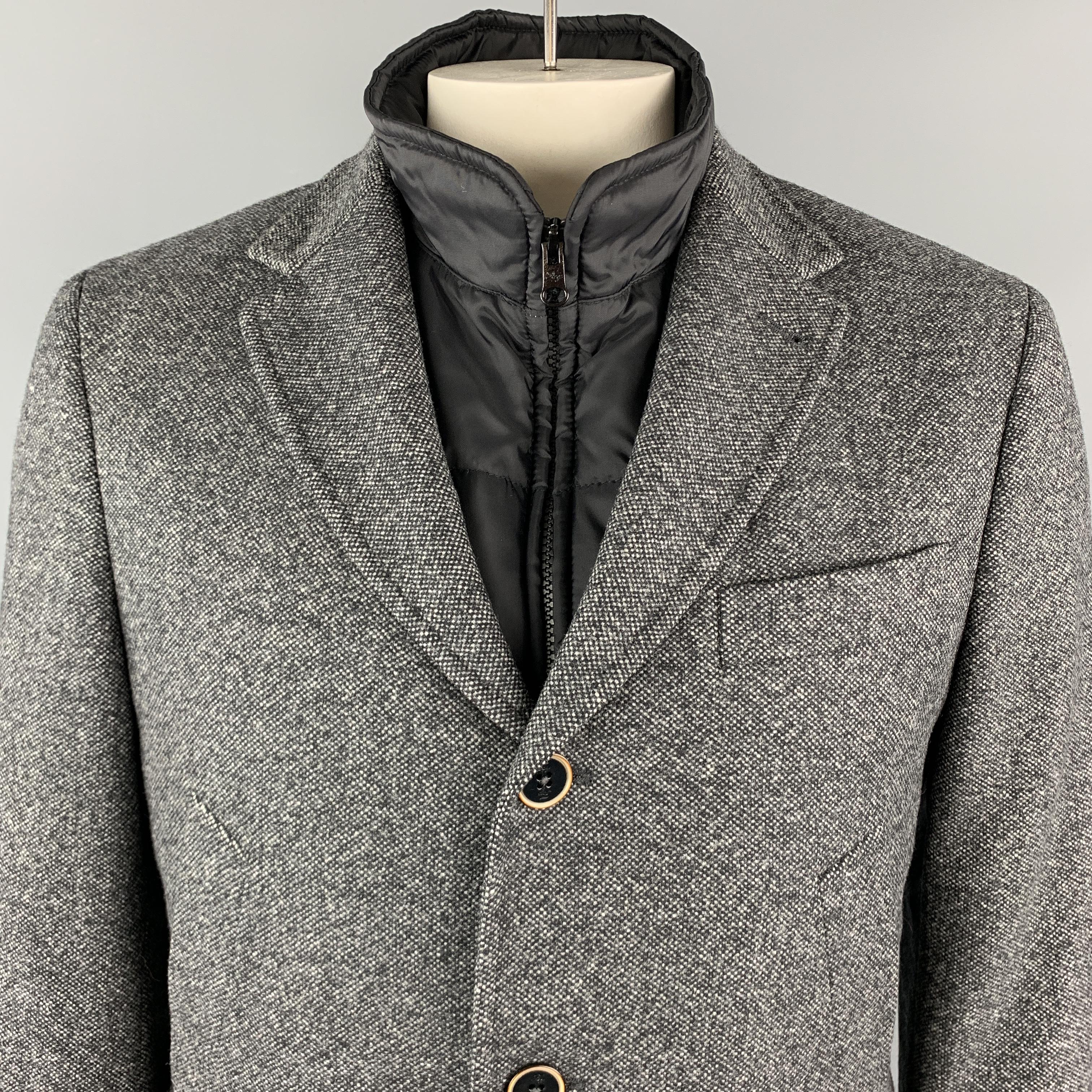 FAY Jacket comes in a grey heather polyammide material, with a notch lapel, patch pockets, three buttons at closure, single breasted, buttoned cuffs, a single vent at back, elbow patches, and a detachable line vest.  Made in Italy.

Excelent