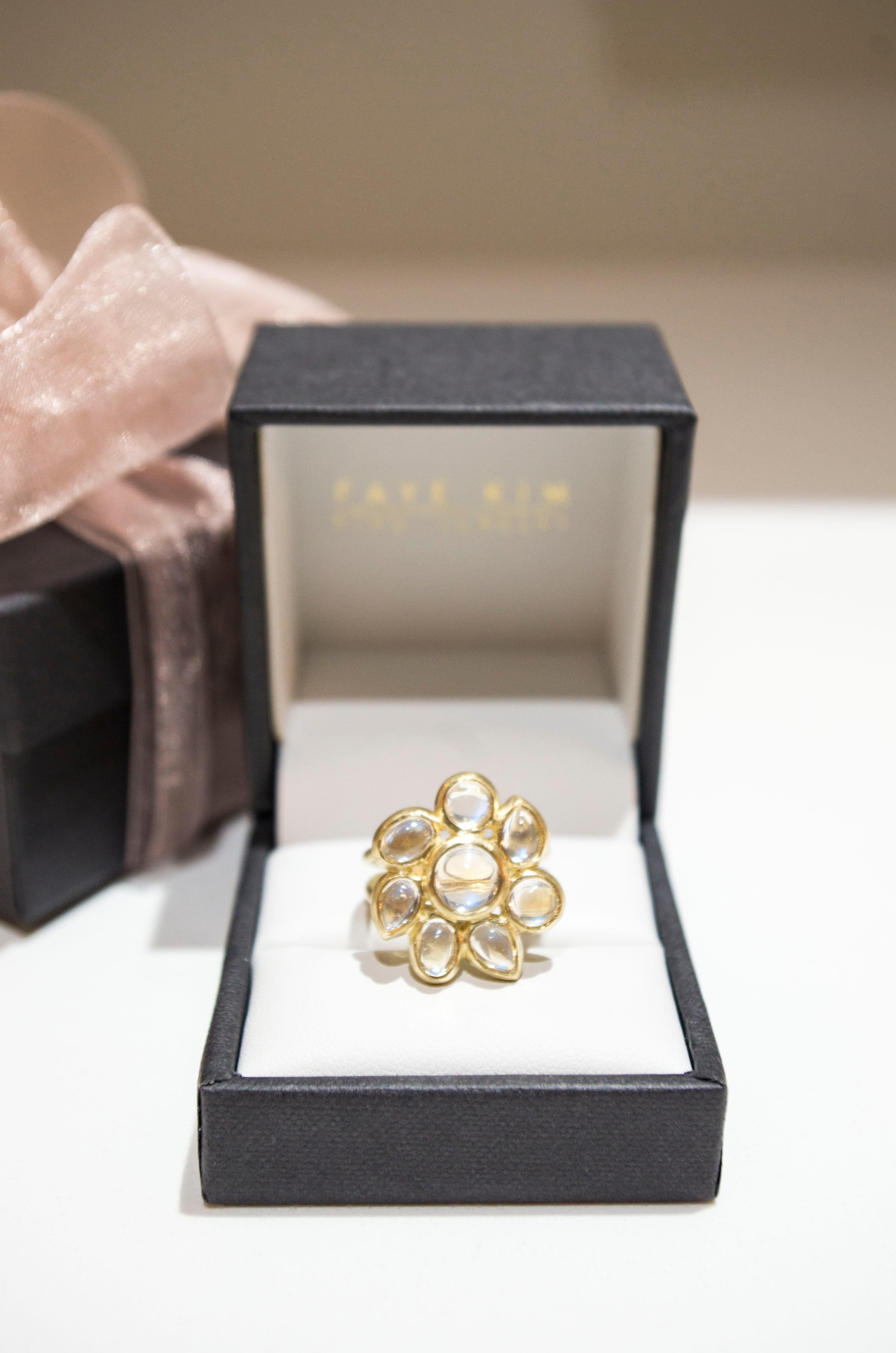 Faye Kim 18 Karat Ceylon Blue Moonstone Daisy Cocktail Ring In New Condition For Sale In Darien, CT