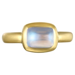 Faye Kim 18 Karat Gold 2.82ct Blue Moonstone Cushion-cut Bezel Ring, size 7.25