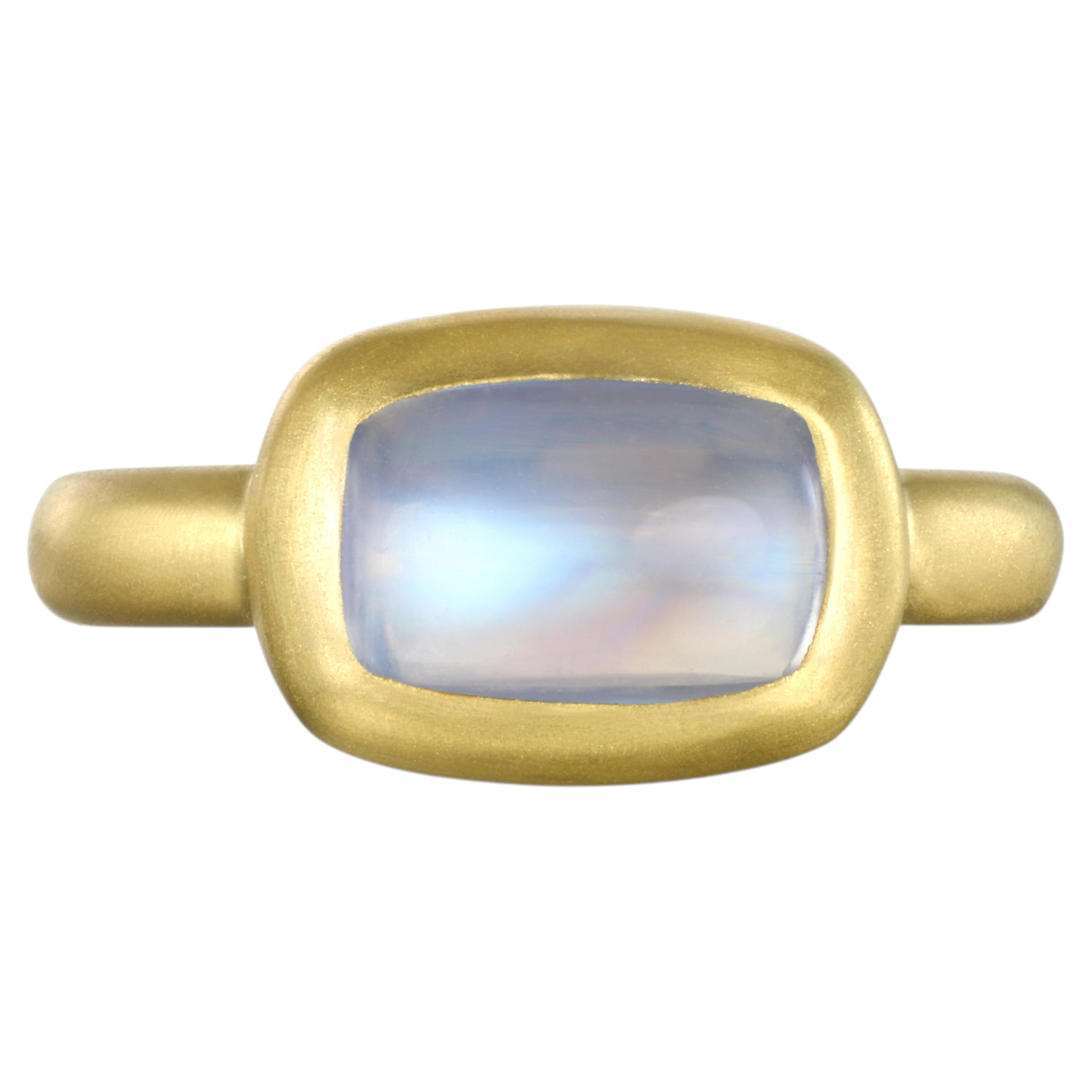 Faye Kim 18 Karat Gold 3.72ct Blue Moonstone Cushion-cut Bezel Ring, size 7.25 For Sale