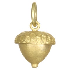 Faye Kim, ciondolo a forma di ghianda in oro 18 kt.