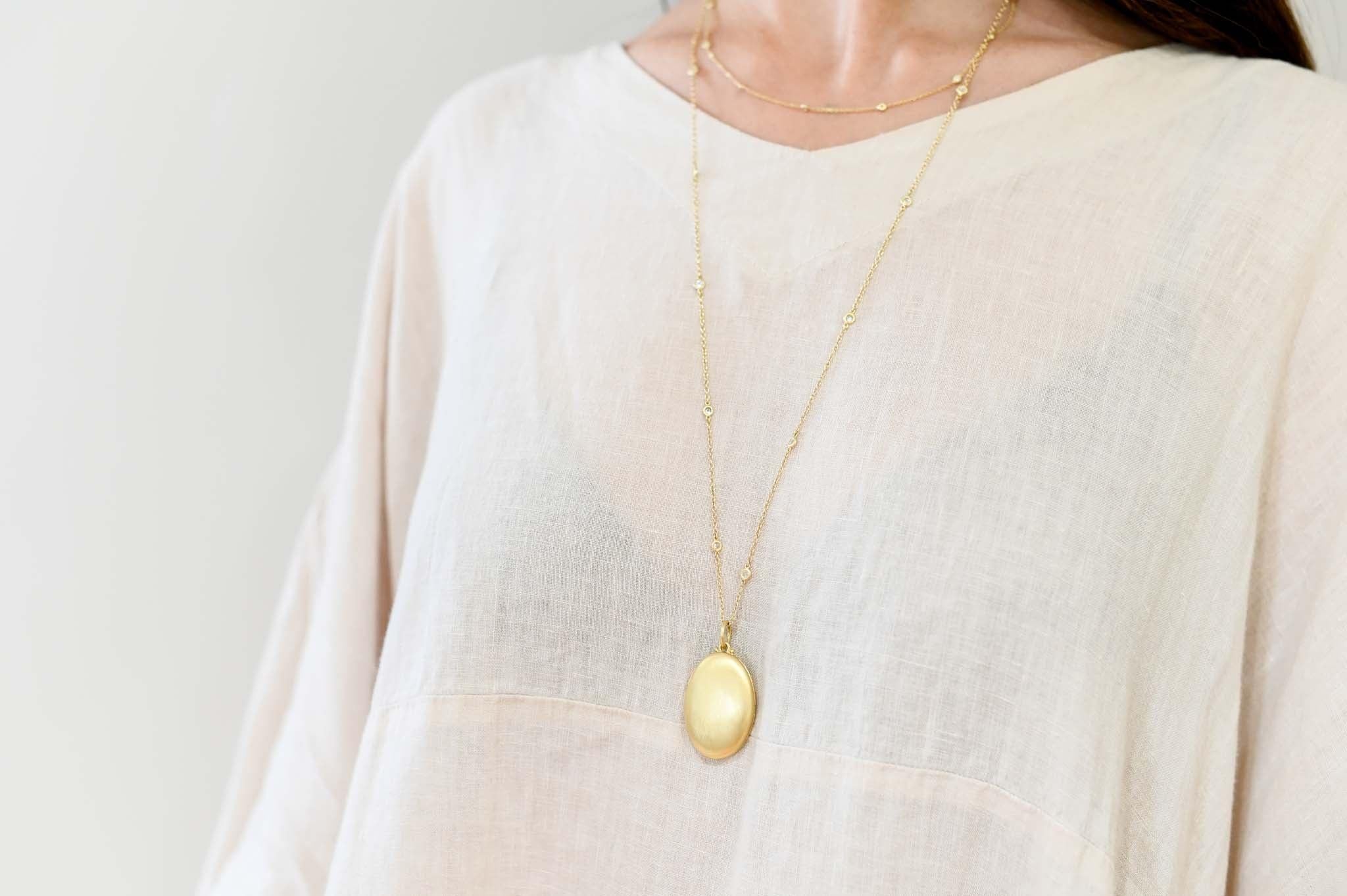 Contemporaneo Faye Kim, collana in oro 18 carati e diamanti - .60 carati twt in vendita