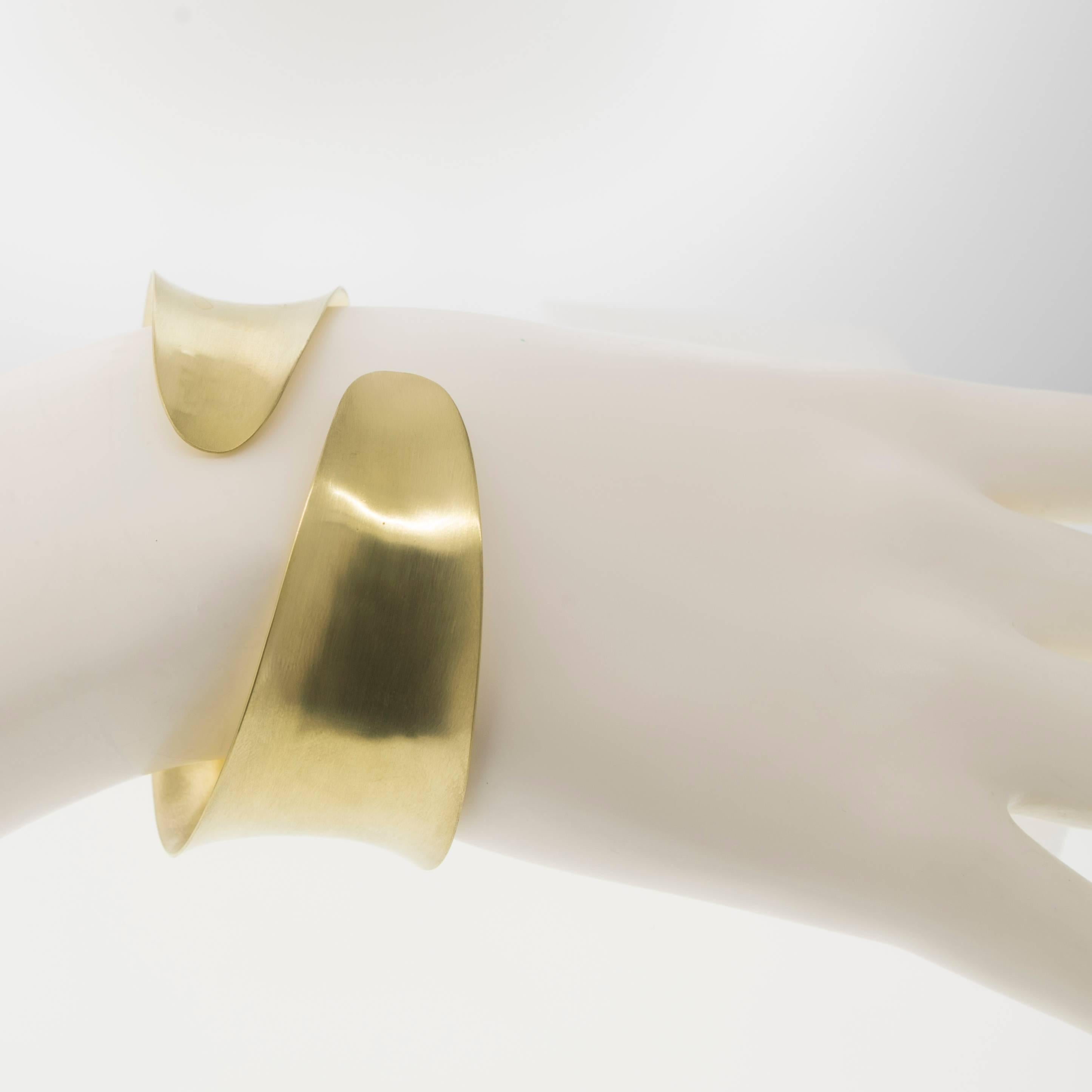 Faye Kim Bracciale Bypass Anticlastico in oro 18 carati In condizioni Nuovo in vendita a Darien, CT