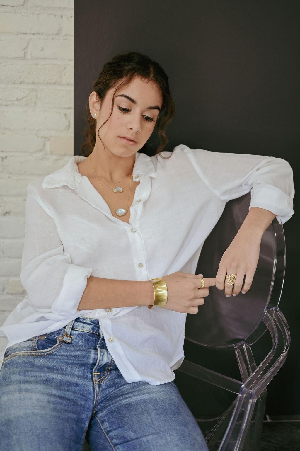 Contemporaneo Faye Kim Bracciale Anticlastico in oro 18 carati in vendita
