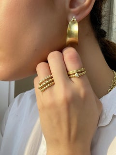 Faye Kim, orecchini a cerchio in oro 18 carati con triplo diamante anticalcare