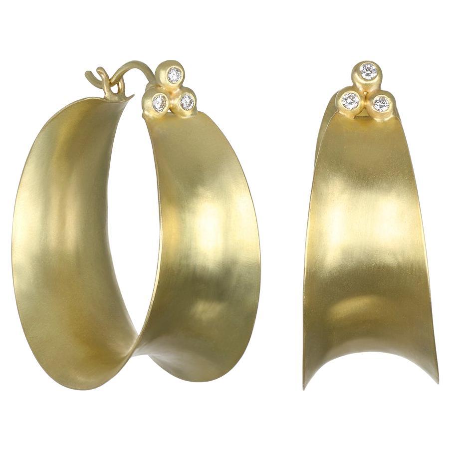 A Kim Boucles d'oreilles en or 18 carats Anticlastic à trois diamants