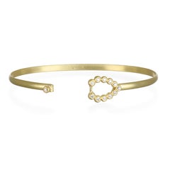 Bracelet jonc de Faye Kim en or 18 carats avec fermoir en forme de larme en diamants