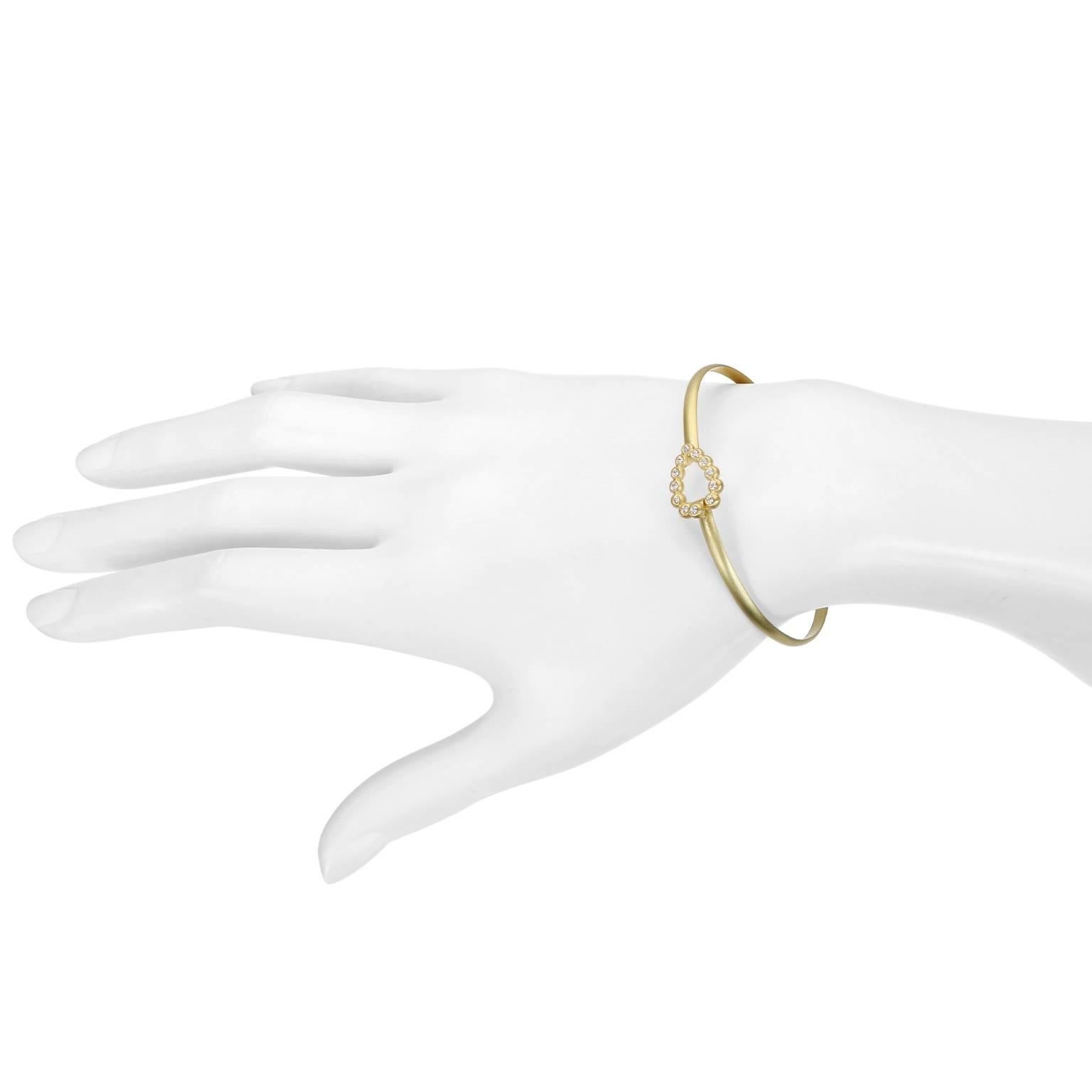 Contemporary Faye Kim 18 Karat Gold Bangle Bracelet with Diamond Tear Drop Closure For Sale