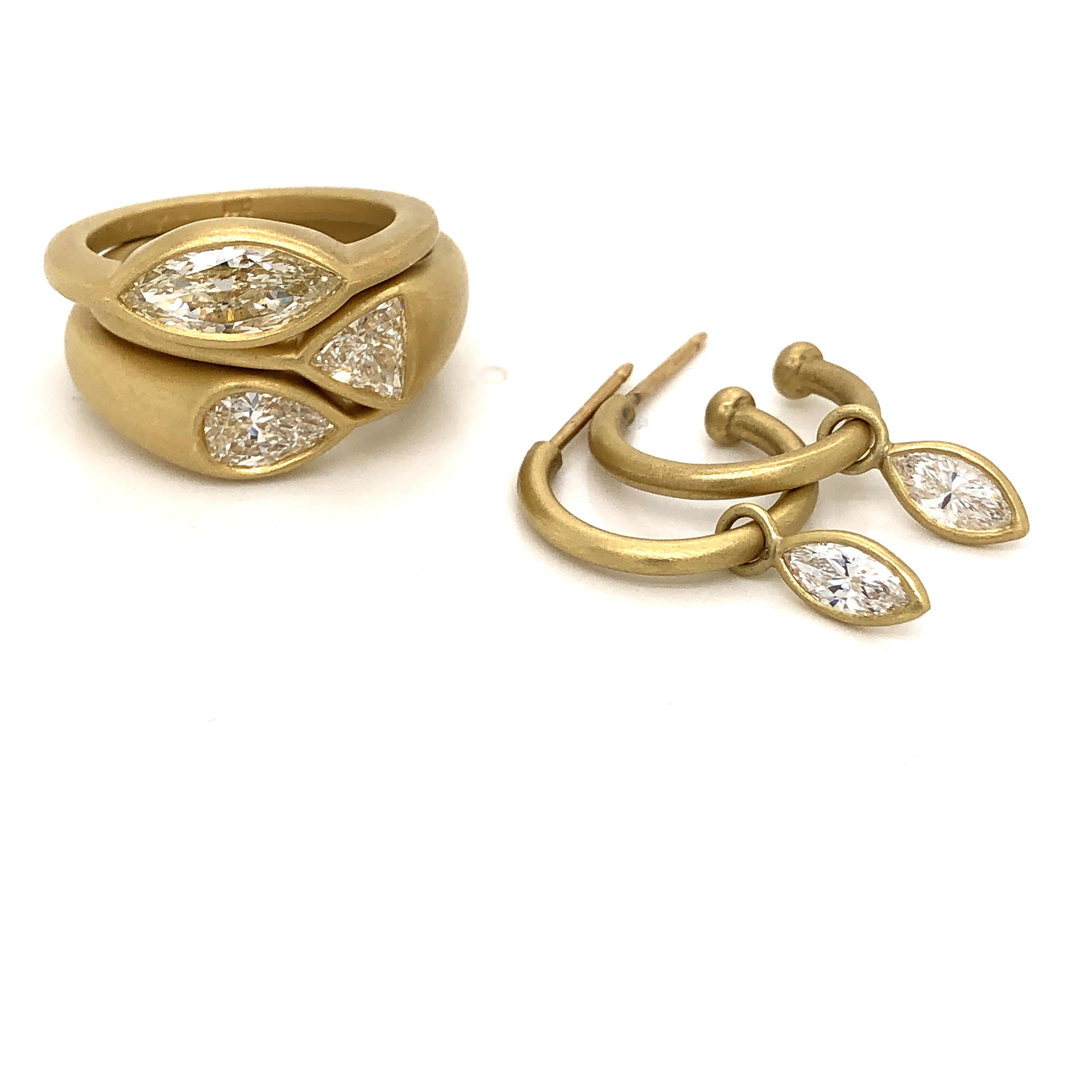 Contemporain A Kim Or 18 Karat Bezel-Set Marquise Diamond Drops en vente
