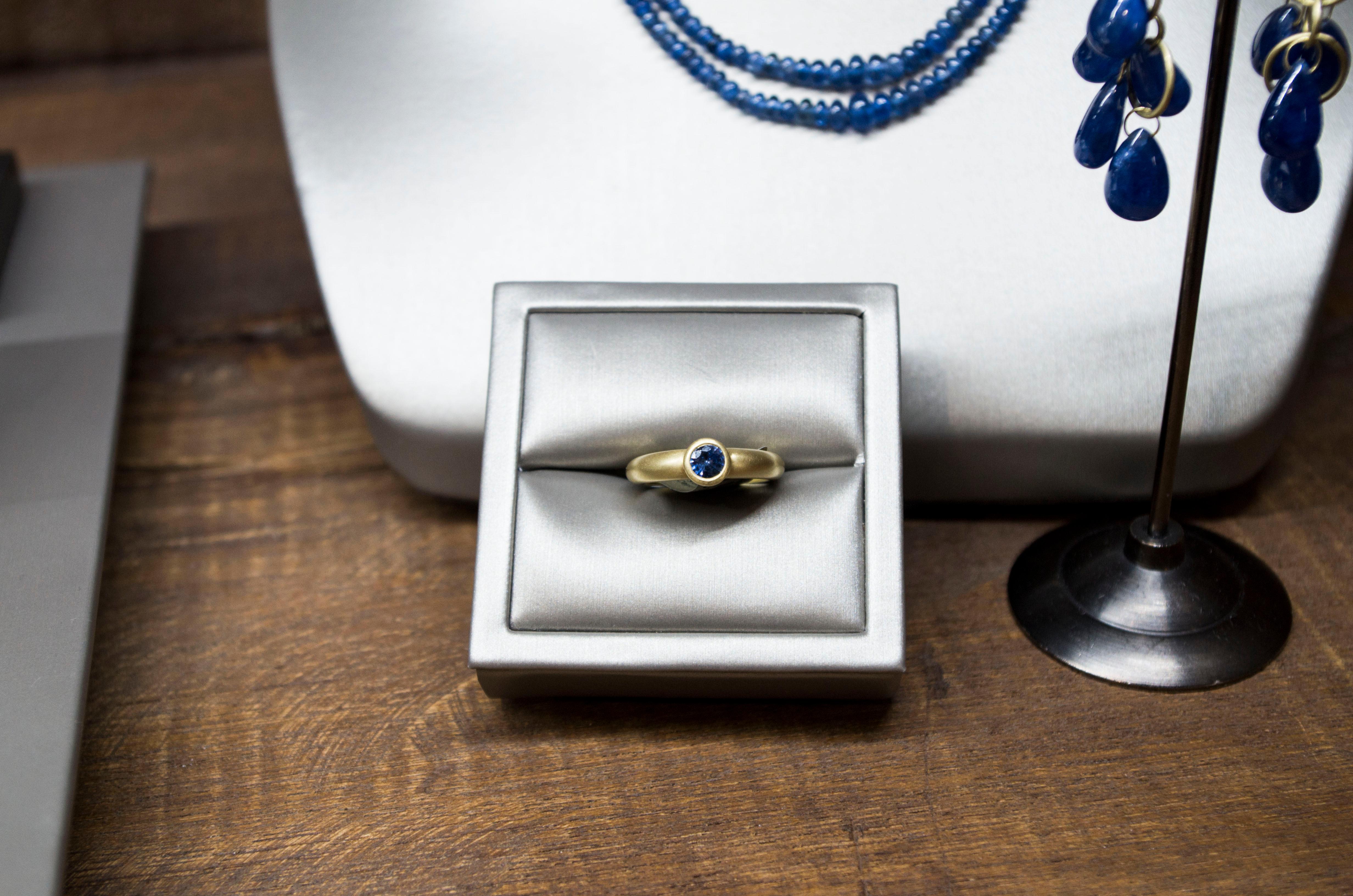 Faye Kim 18 Karat Gold Blue Ceylon Sapphire Bezel Ring In New Condition In Westport, CT