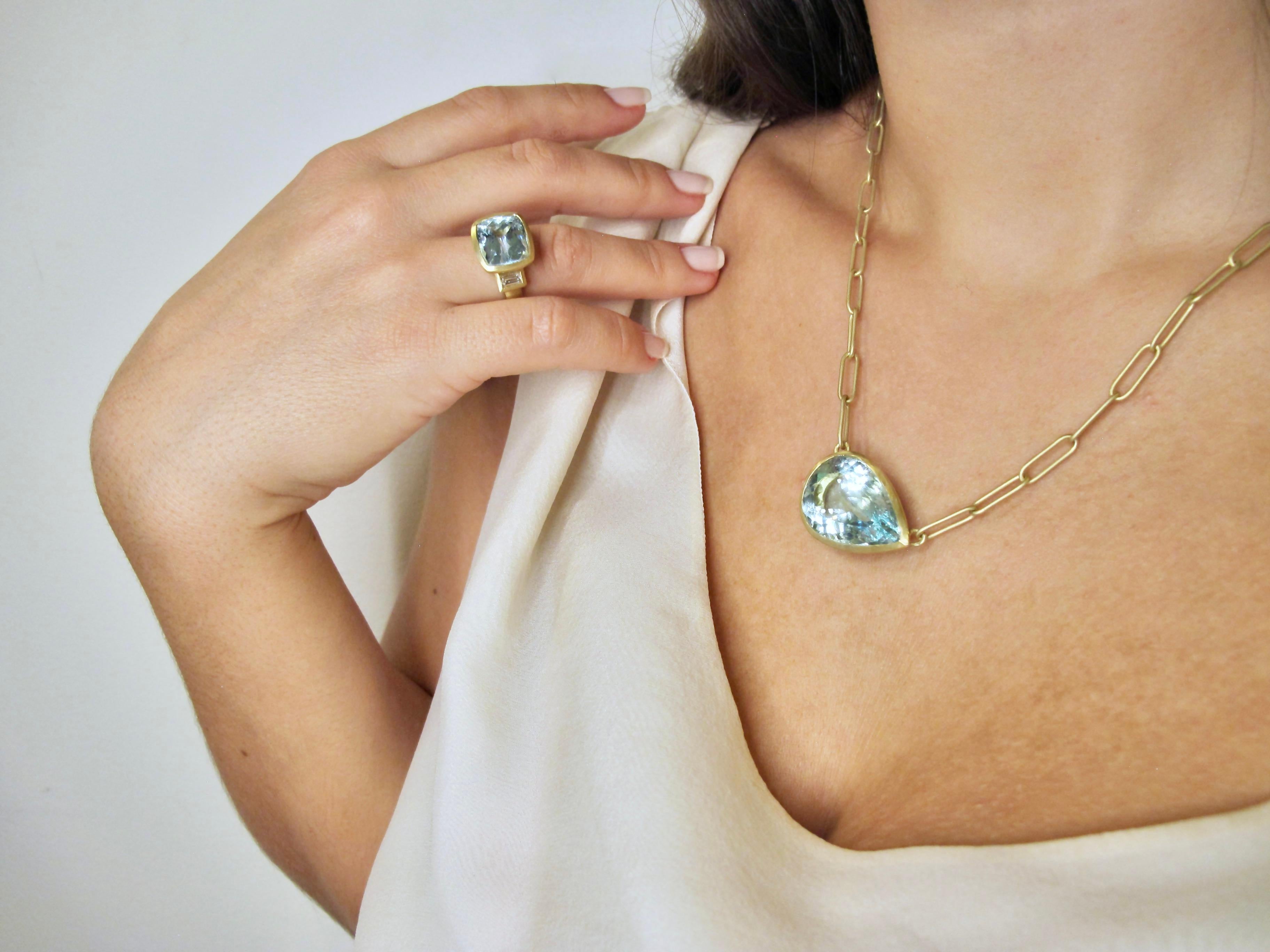 Halskette aus 18 Karat Gold mit blauem und grünem Beryll von Faye Kim im Zustand „Neu“ in Darien, CT
