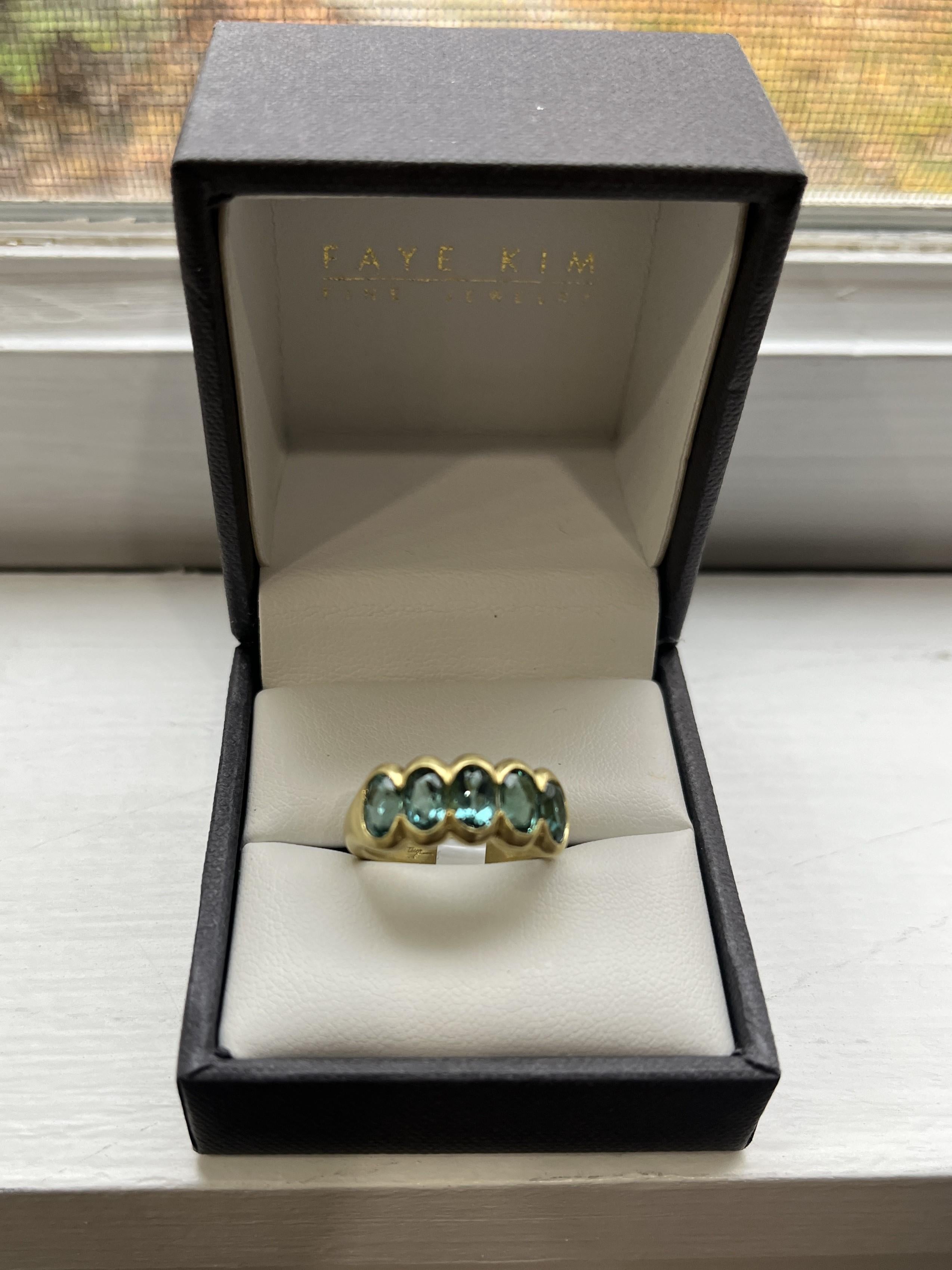 Faye Kim 18 Karat Gold Blue-Green Tourmaline Scallop Ring In New Condition For Sale In Westport, CT