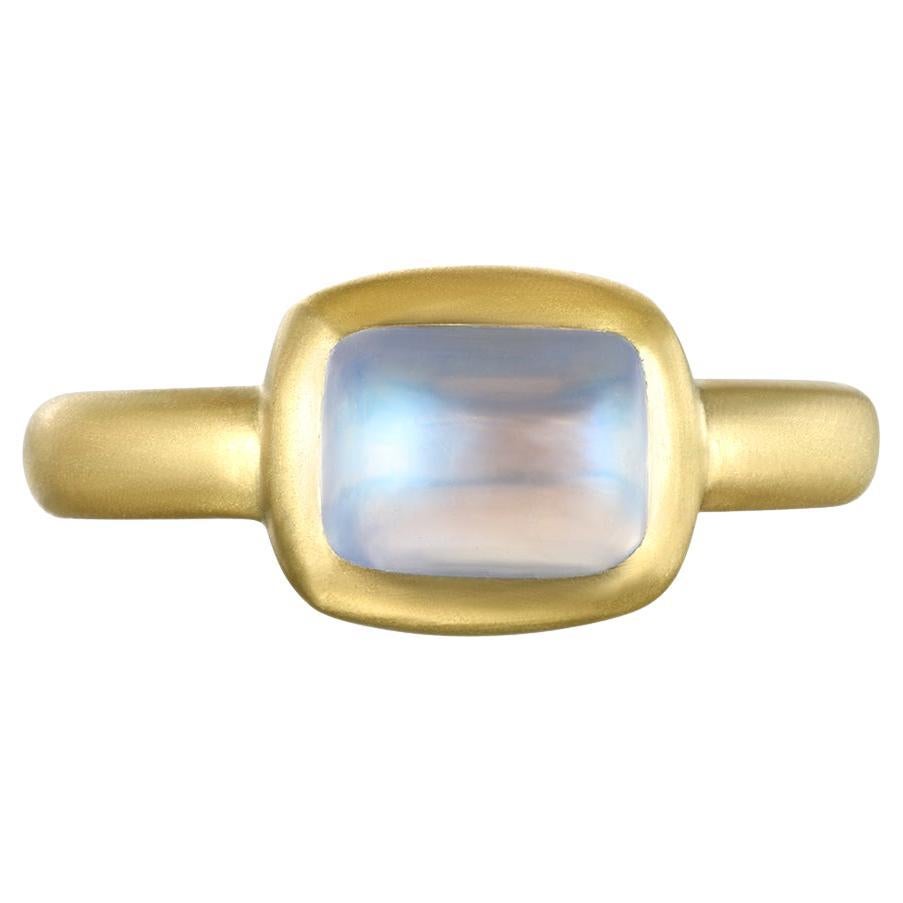 Faye Kim 18 Karat Gold Blue Moonstone Cushion Bezel Ring - 3.72 cts
