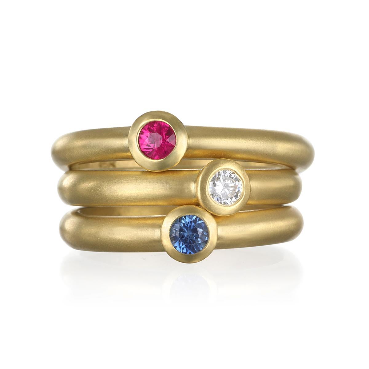 Contemporary Faye Kim 18 Karat Gold Blue Sapphire Gemstone Stack Ring For Sale