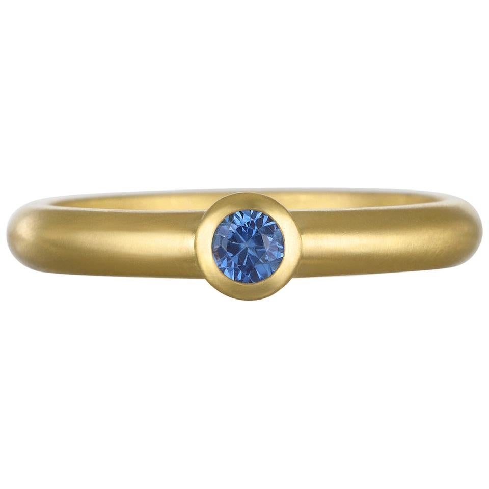 Faye Kim 18 Karat Gold Blue Sapphire Gemstone Stack Ring For Sale