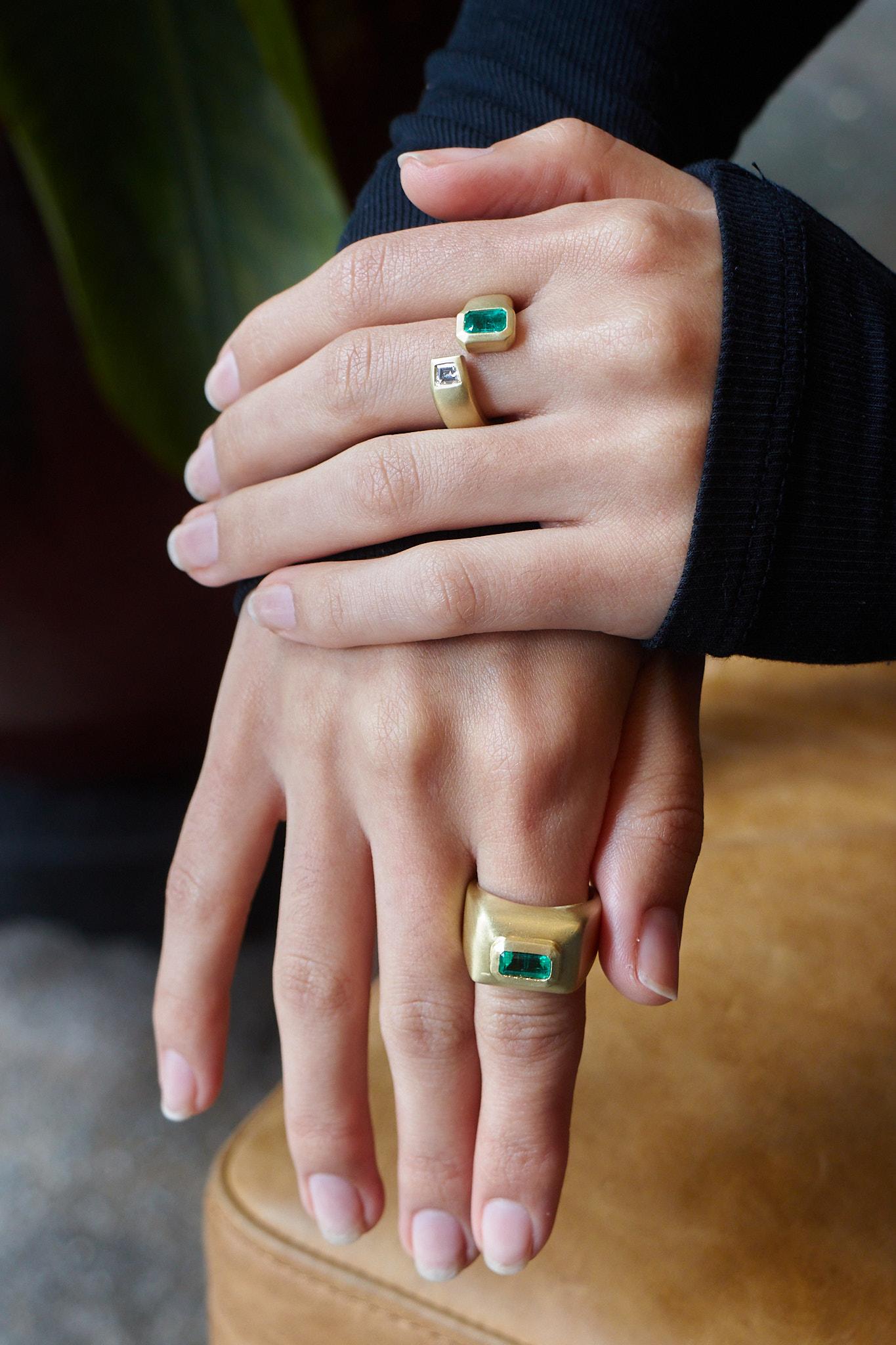 Contemporary Faye Kim 18 Karat Gold Brazilian Emerald and Diamond Open Wrap Ring For Sale