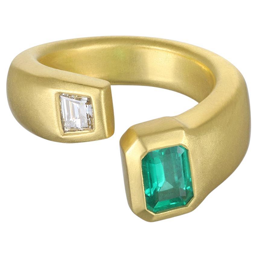 Faye Kim 18 Karat Gold Brazilian Emerald and Diamond Open Wrap Ring For Sale
