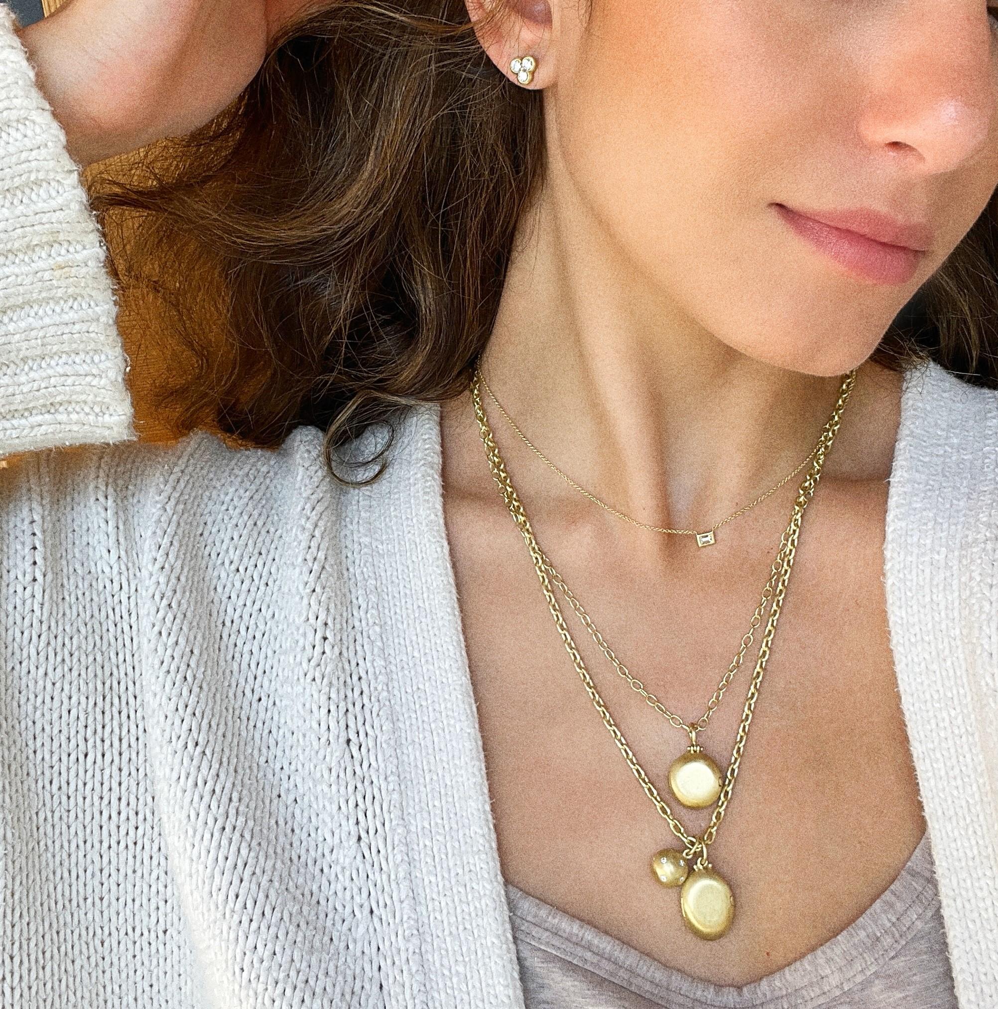 Contemporain Faye Kim Breloque boule en or 18 carats bruni avec diamants en vente