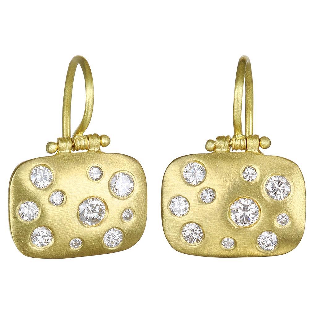 Faye Kim Boucles d'oreilles à charnières chiclet en or 18 carats et diamants bruni en vente