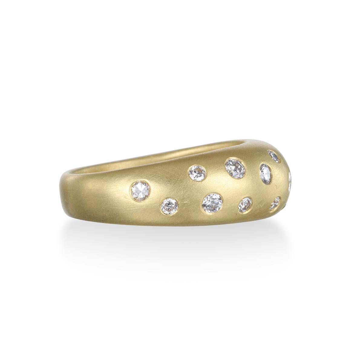 Taille ronde Faye Kim Bague dôme en or 18 carats avec diamants brunis en vente