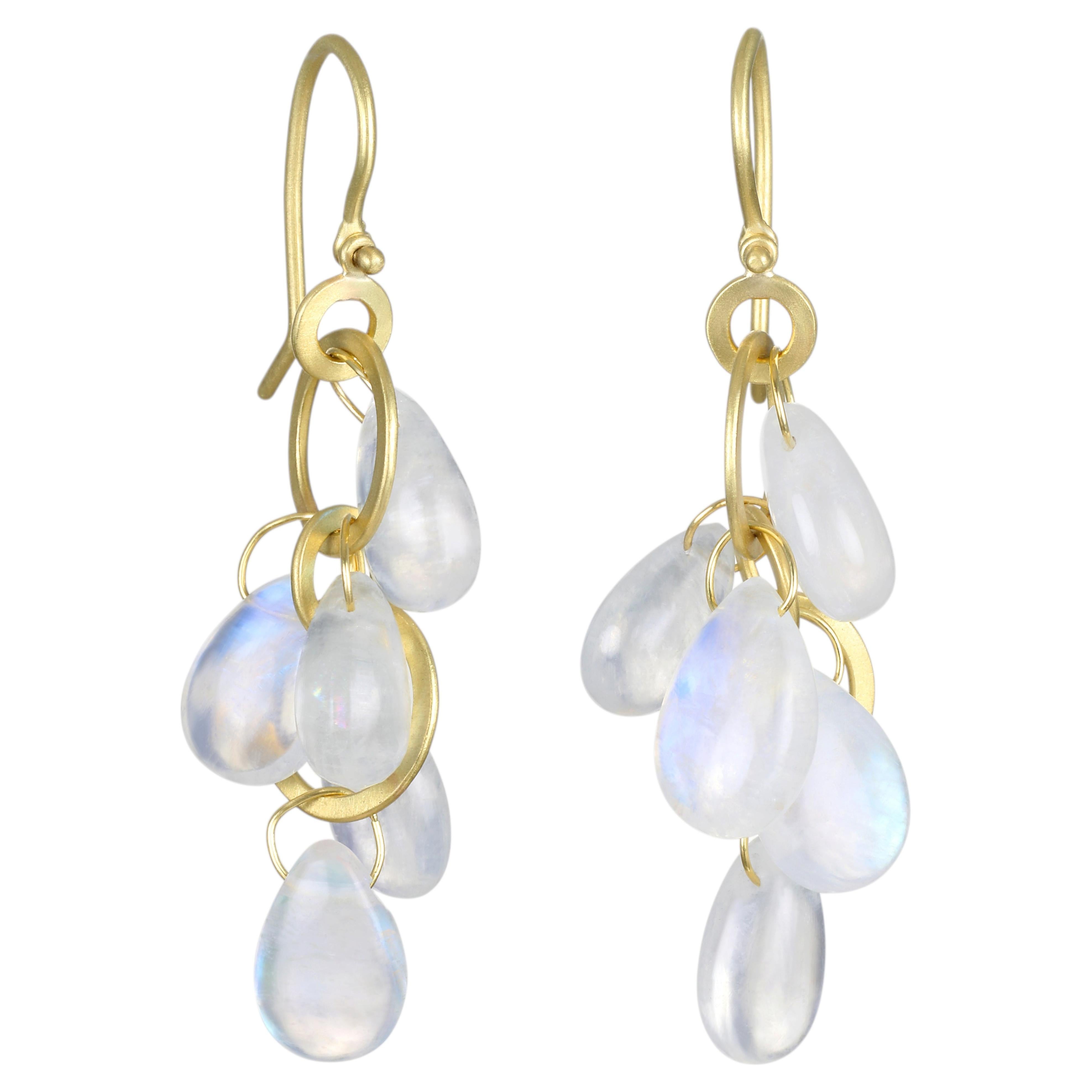 Faye Kim, boucles d'oreilles en or 18 carats Ceylan Mini Moonstone Briolette