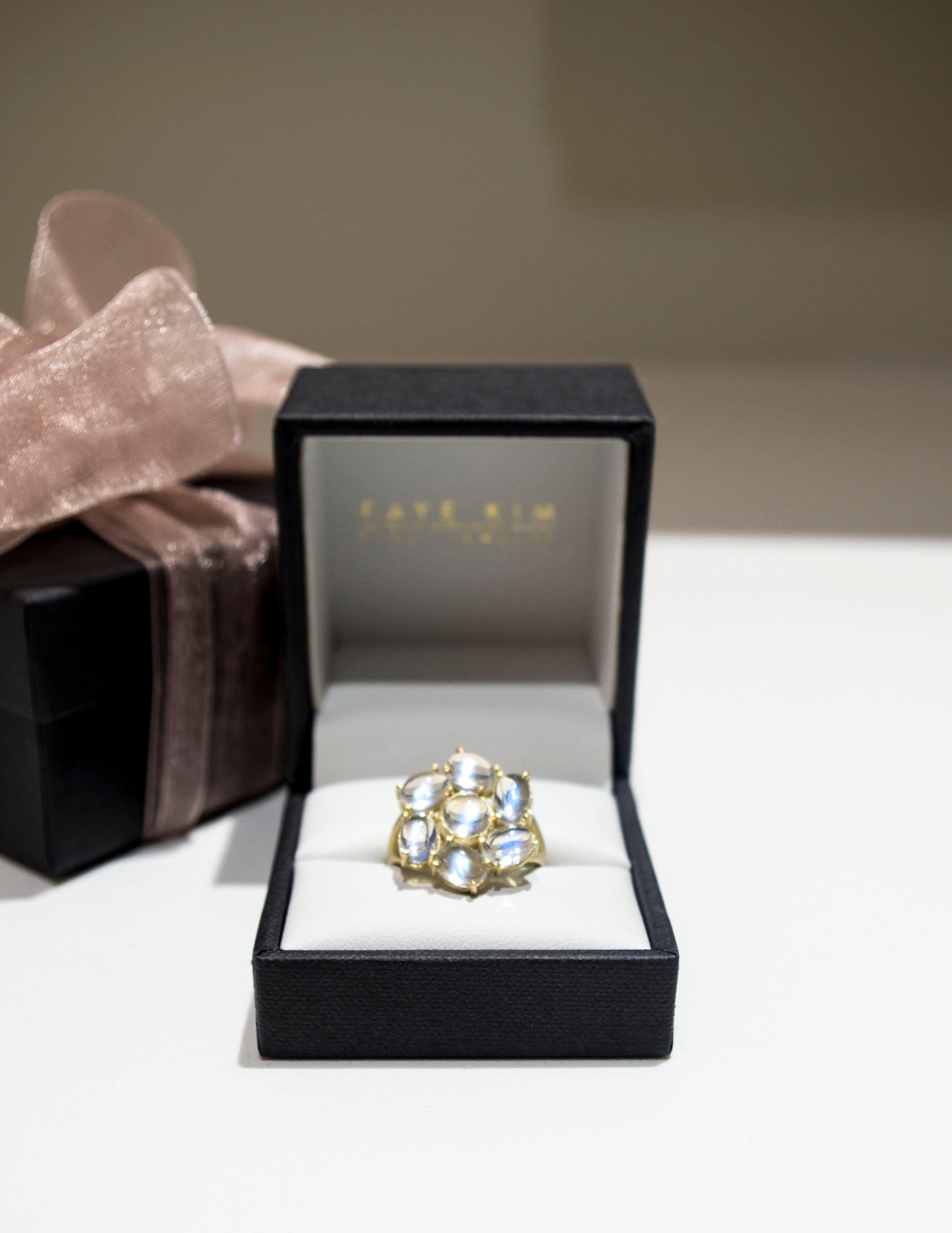 Contemporary Faye Kim 18 Karat Gold Ceylon Moonstone Daisy Ring For Sale