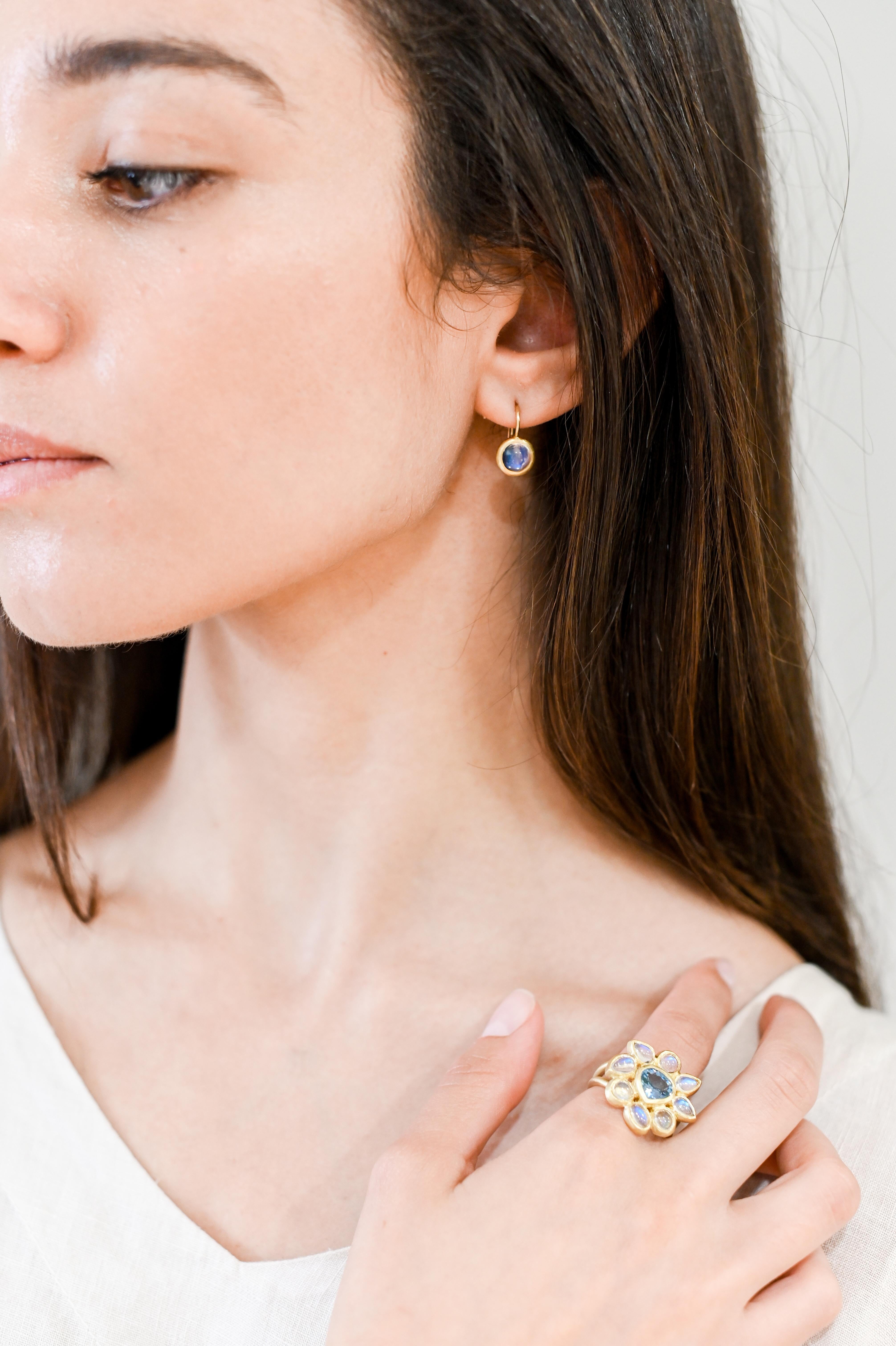 Contemporary Faye Kim 18 Karat Gold Ceylon Moonstone Leverback Earrings