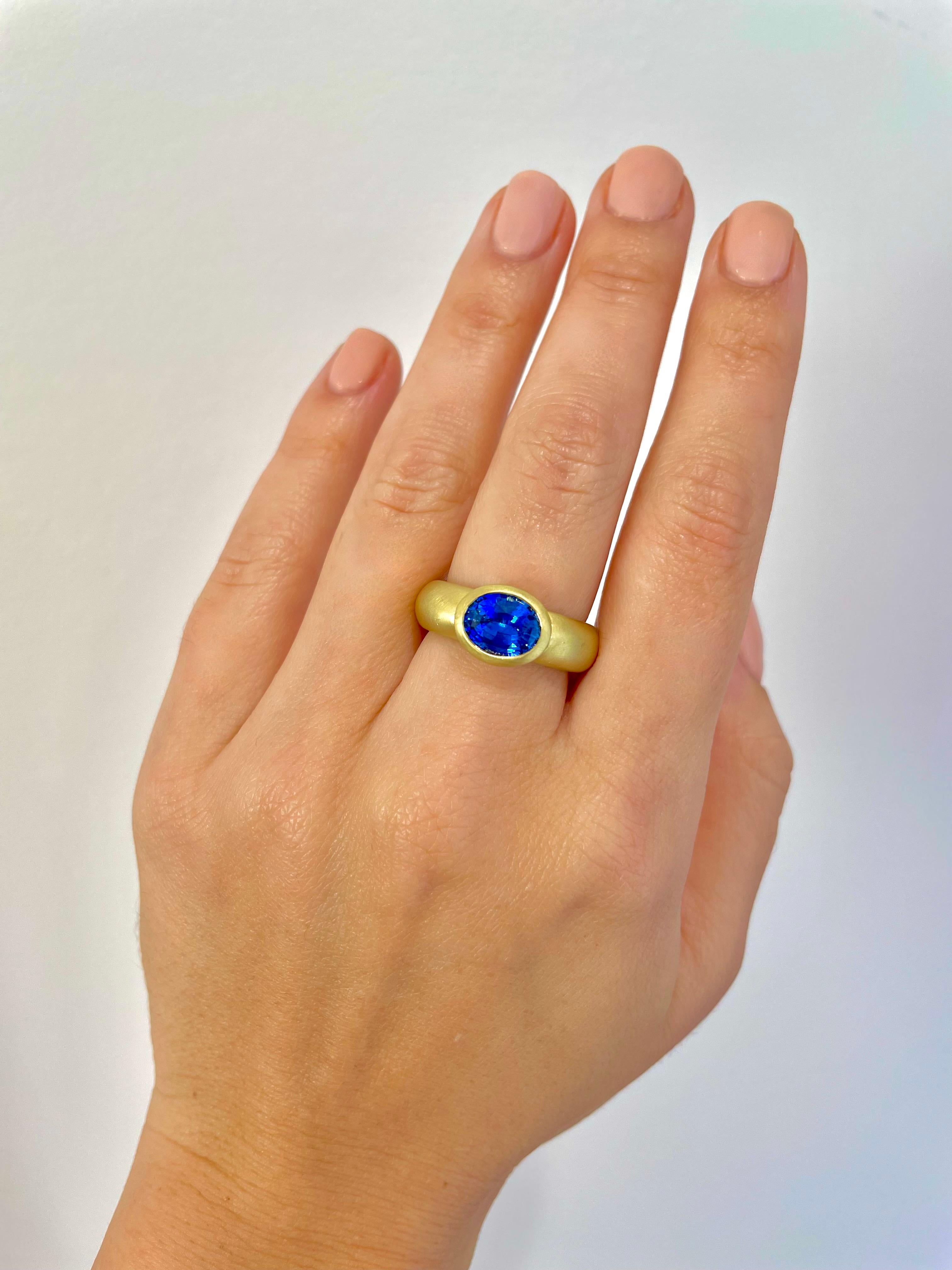Oval Cut Faye Kim 18 Karat Gold Blue Sapphire Oval Bezel Ring